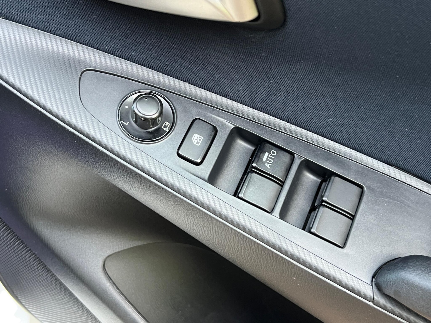 Used Mazda Mazda2 2015 for sale - 78204817: Photo 37