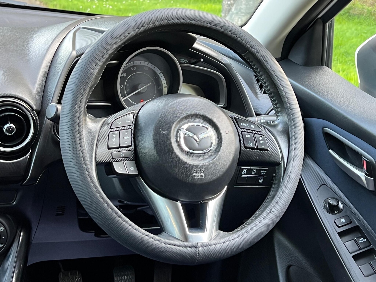 Used Mazda Mazda2 2015 for sale - 78204817: Photo 45