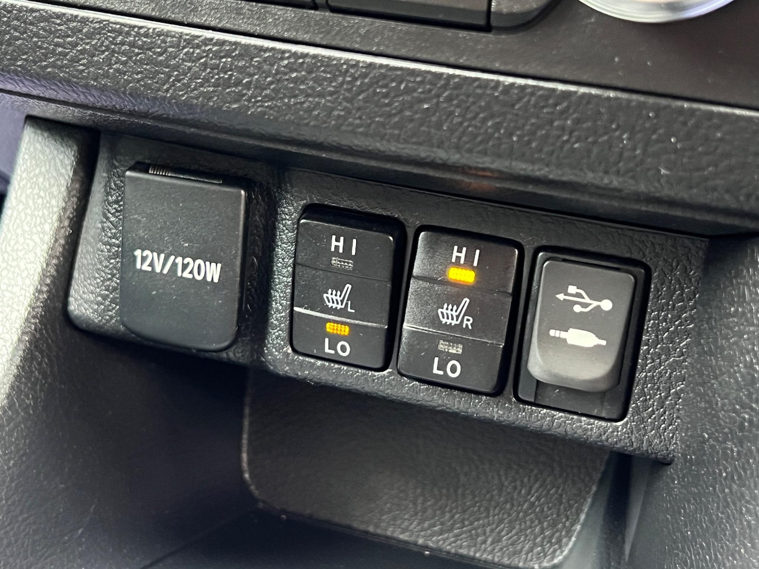 Used Toyota Auris 2013 for sale - 76952855: Photo 3