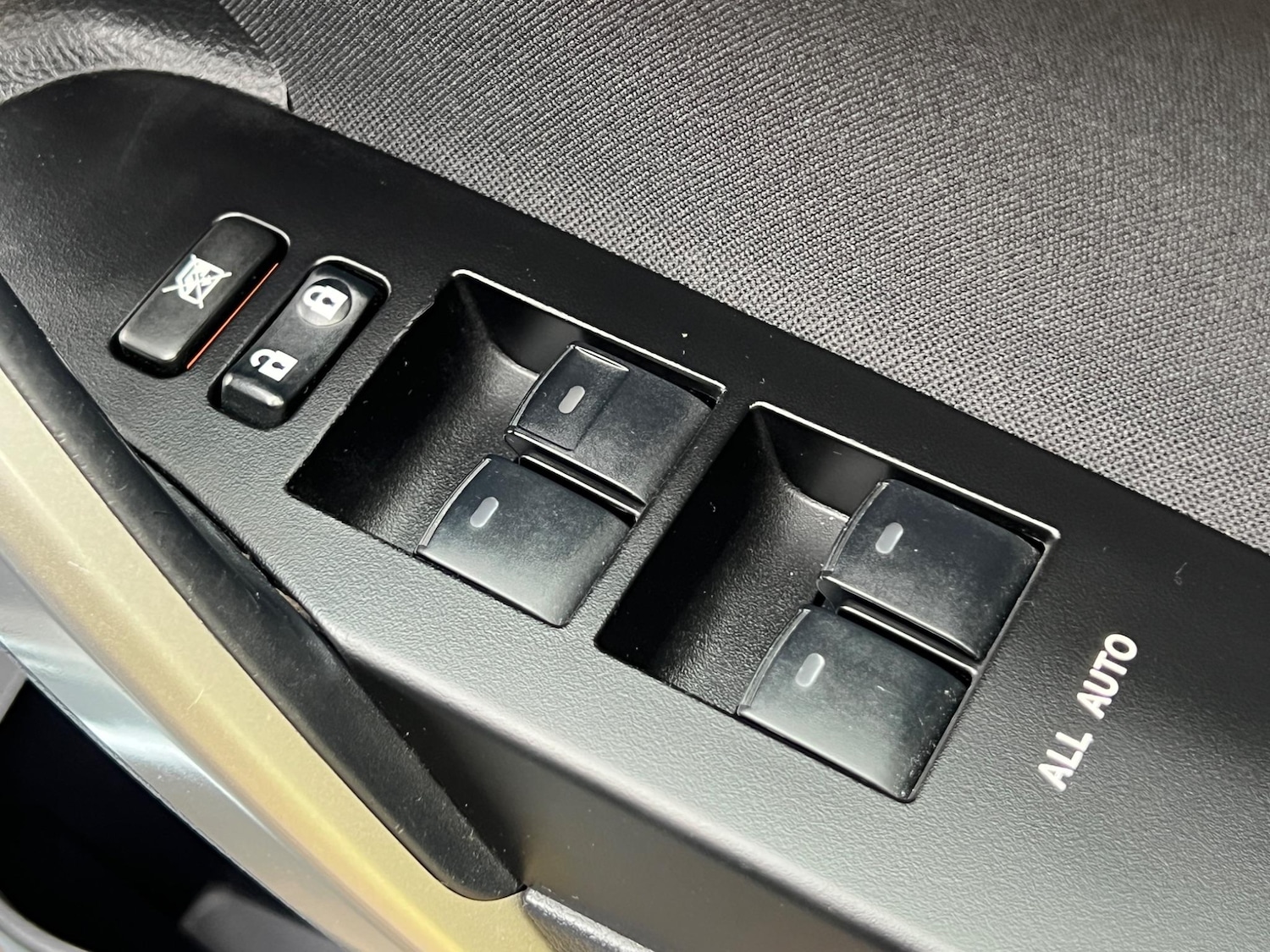 Used Toyota Auris 2013 for sale - 76952855: Photo 38