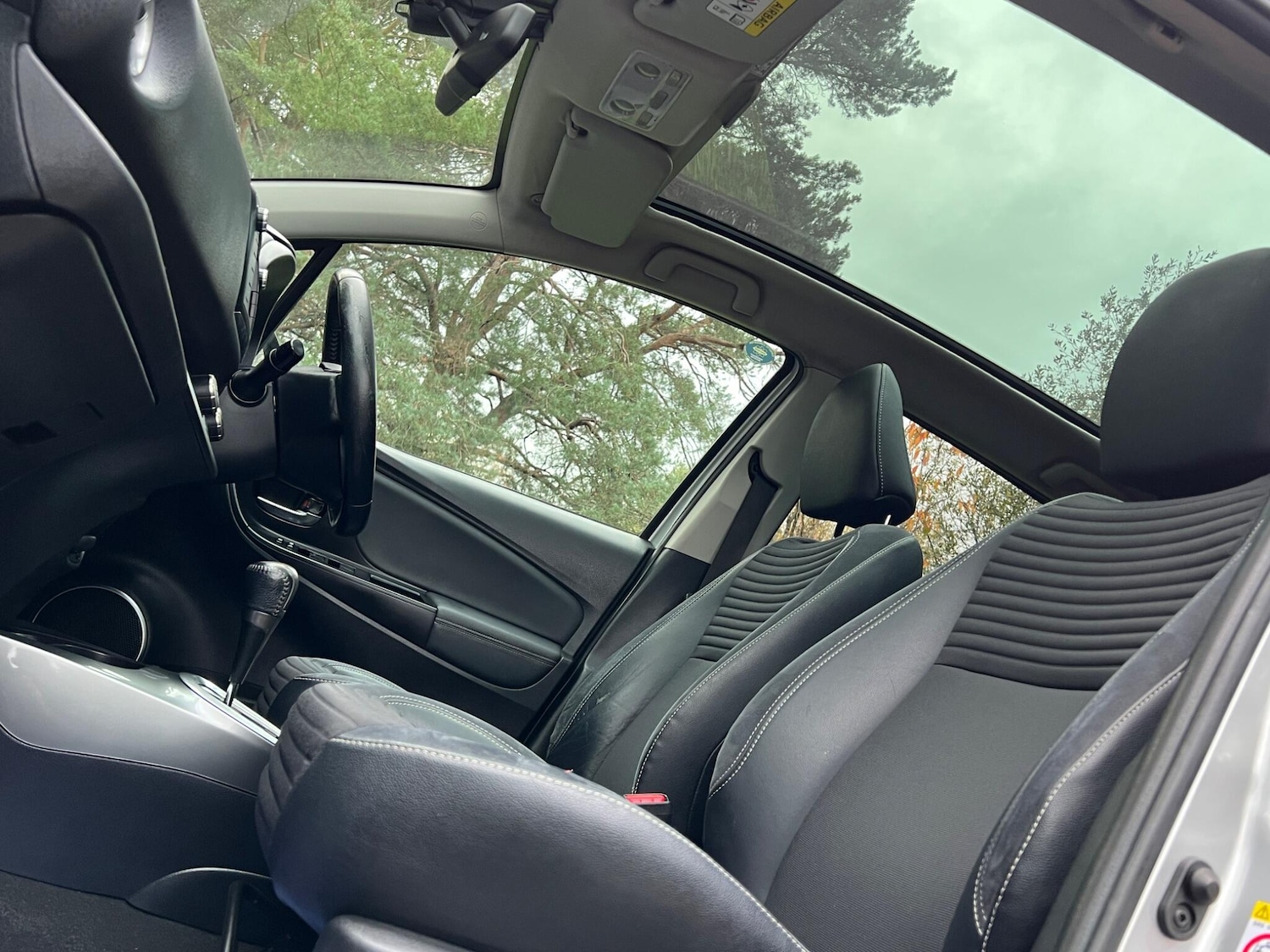 Used Toyota Yaris 2015 for sale - 76953923: Photo 2