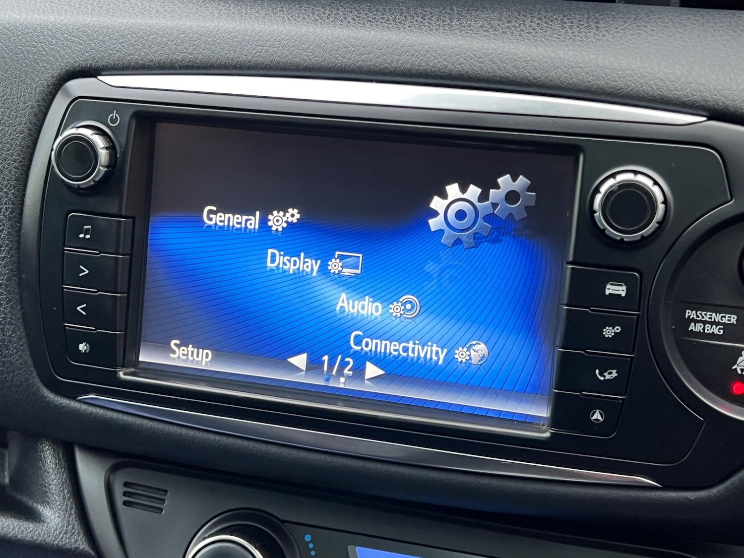 Used Toyota Yaris 2015 for sale - 76953923: Photo 25