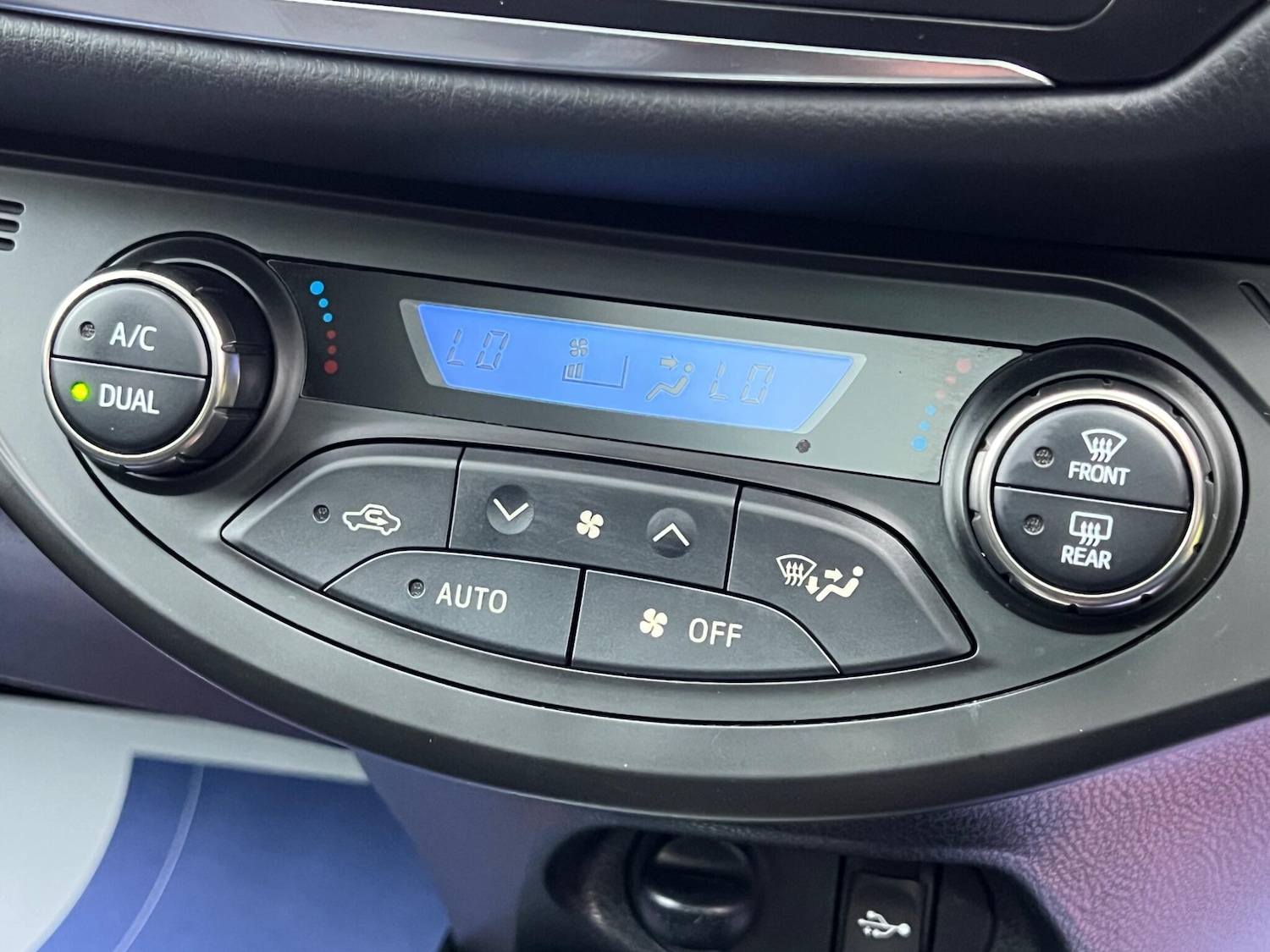 Used Toyota Yaris 2015 for sale - 76953923: Photo 27