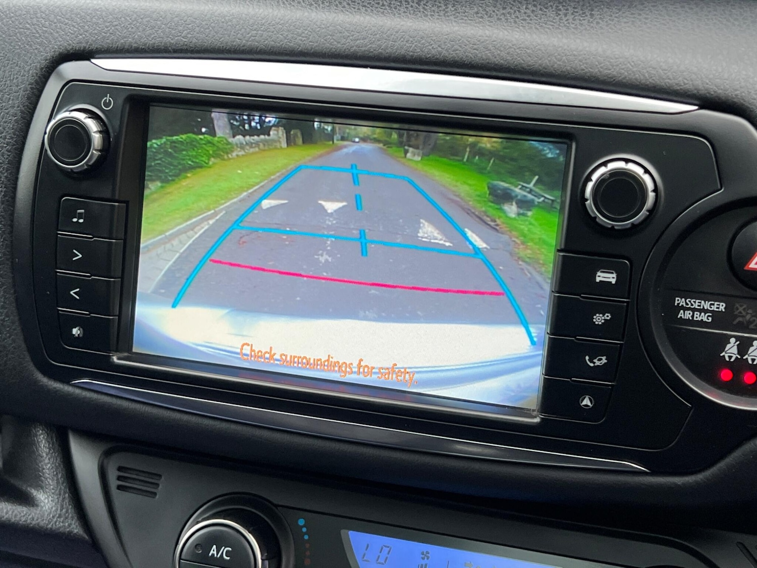 Used Toyota Yaris 2015 for sale - 76953923: Photo 28