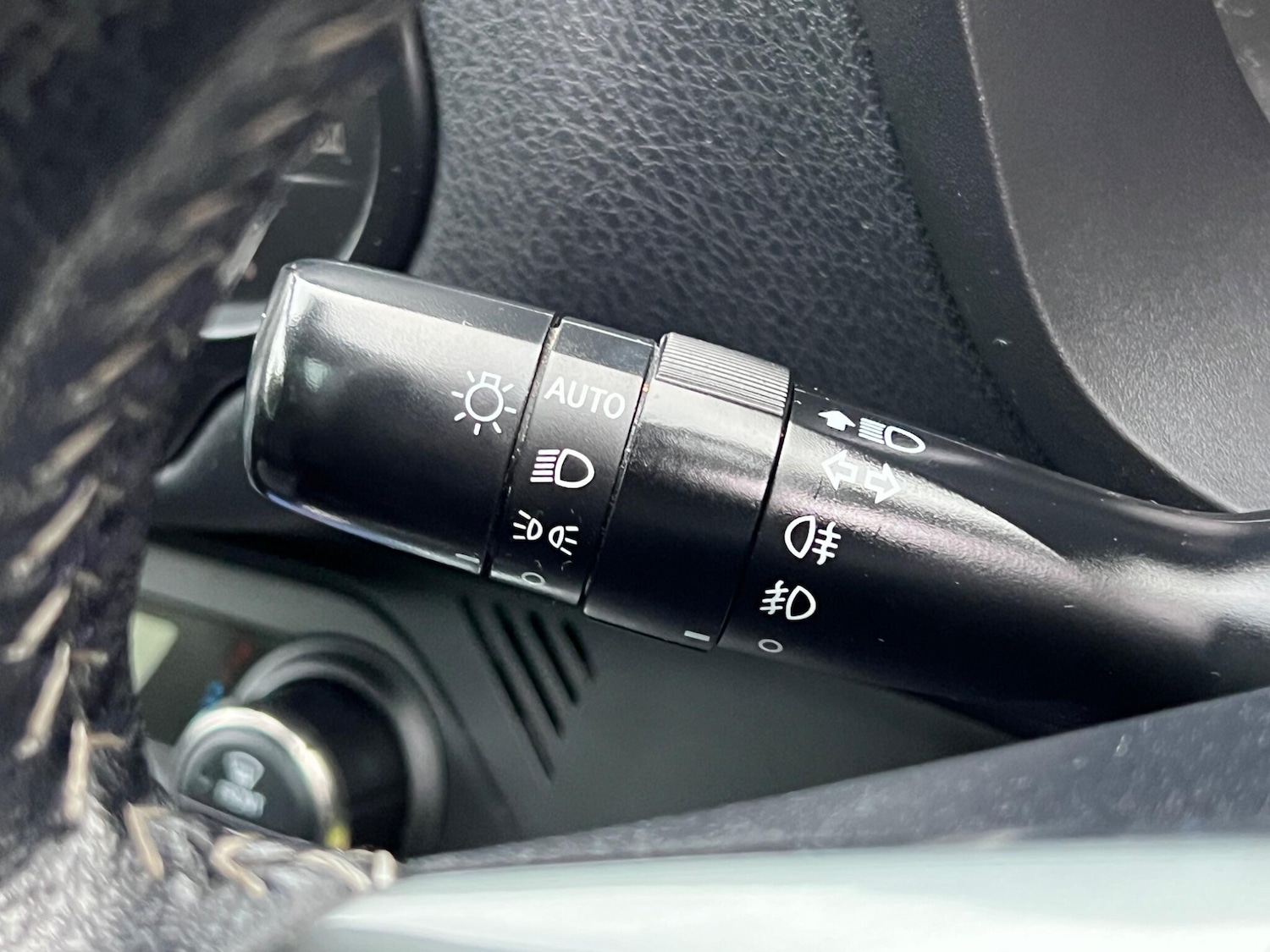 Used Toyota Yaris 2015 for sale - 76953923: Photo 32