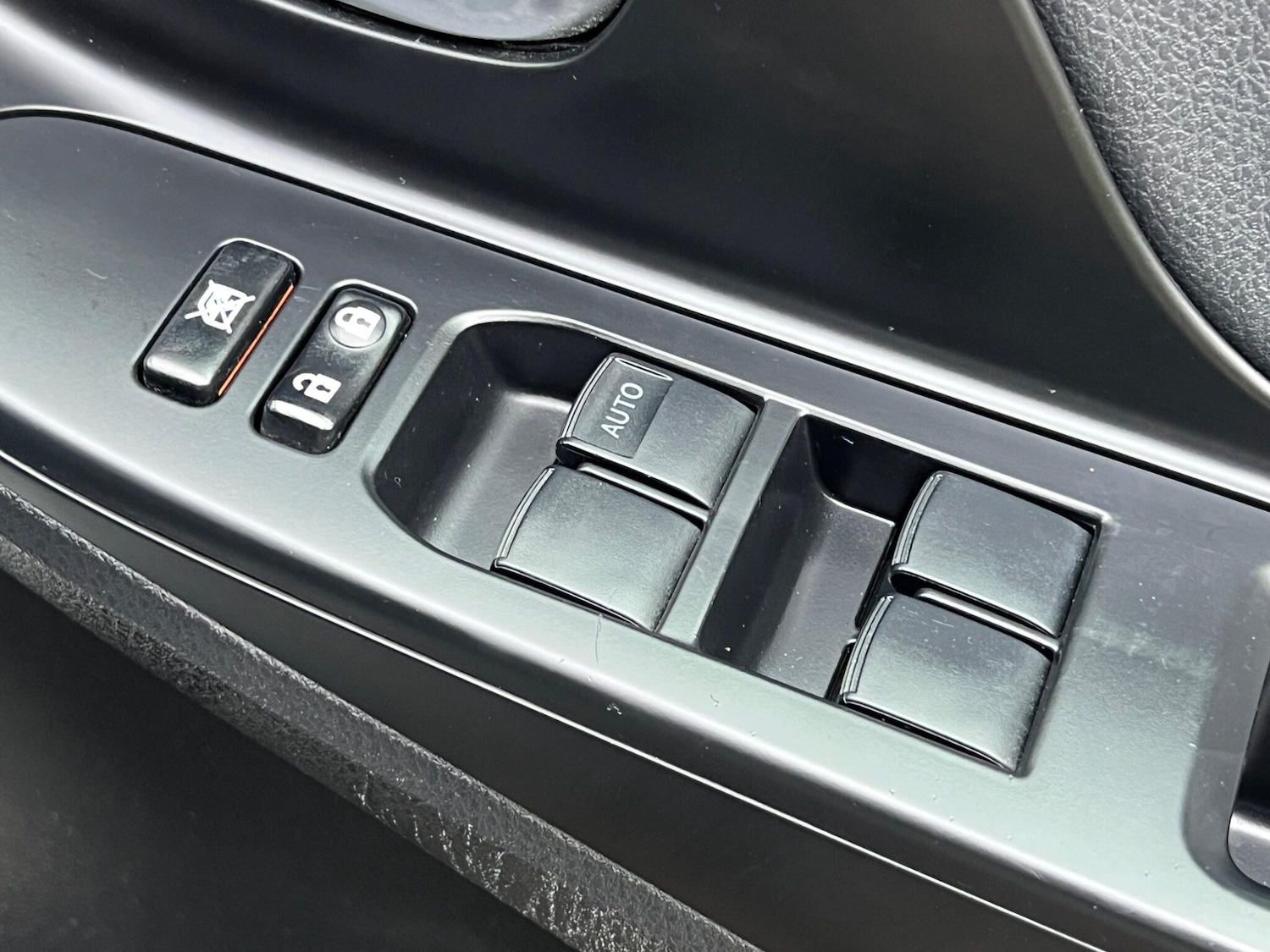 Used Toyota Yaris 2015 for sale - 76953923: Photo 37