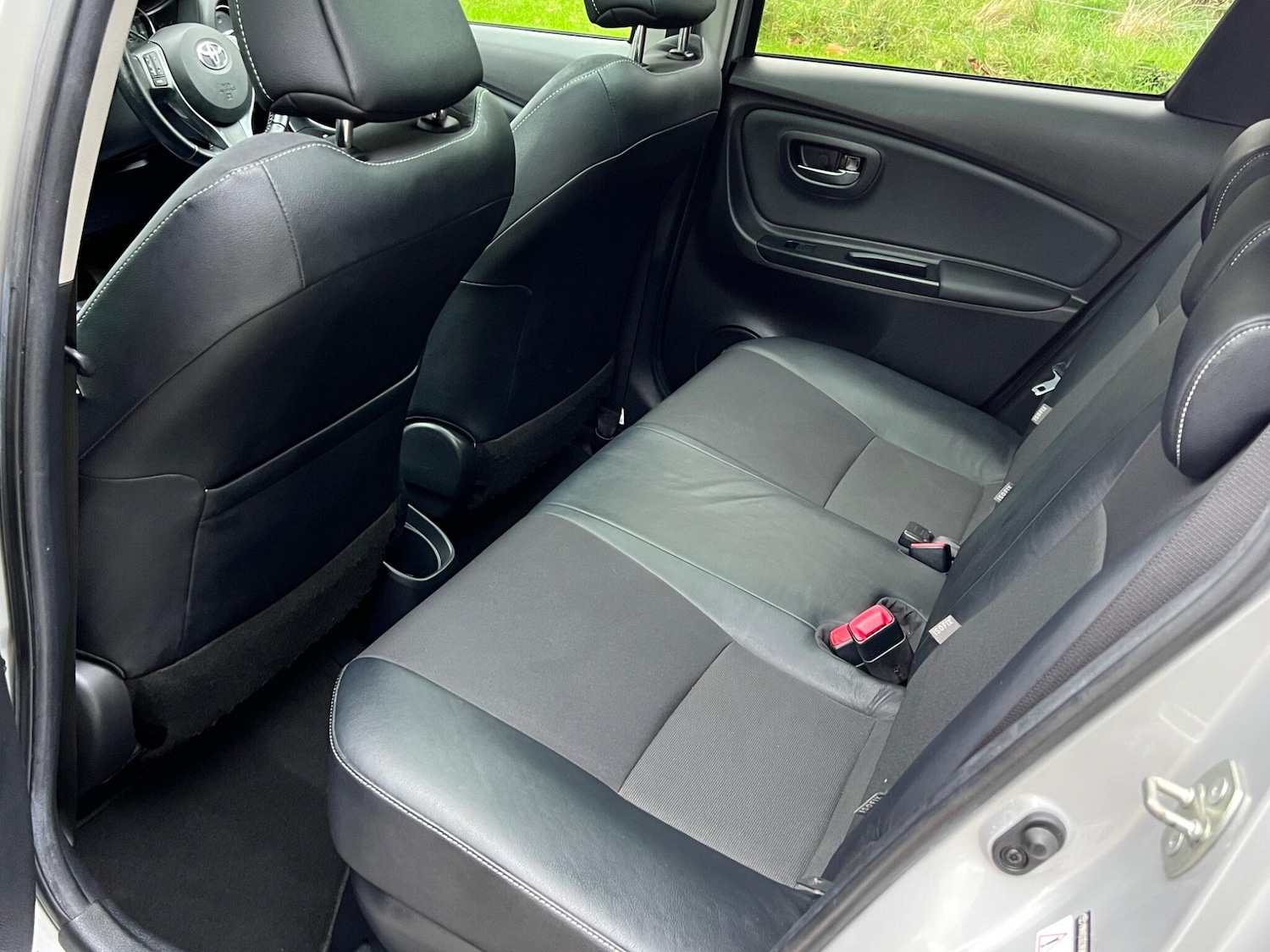 Used Toyota Yaris 2015 for sale - 76953923: Photo 48