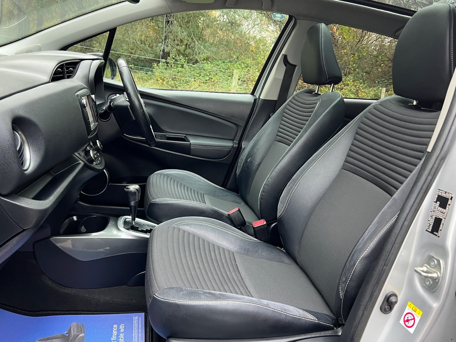 Used Toyota Yaris 2015 for sale - 76953923: Photo 49