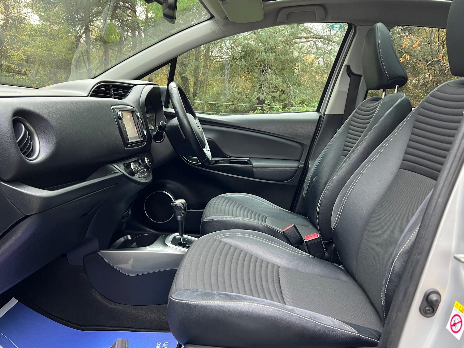 Used Toyota Yaris 2015 for sale - 76953923: Photo 51