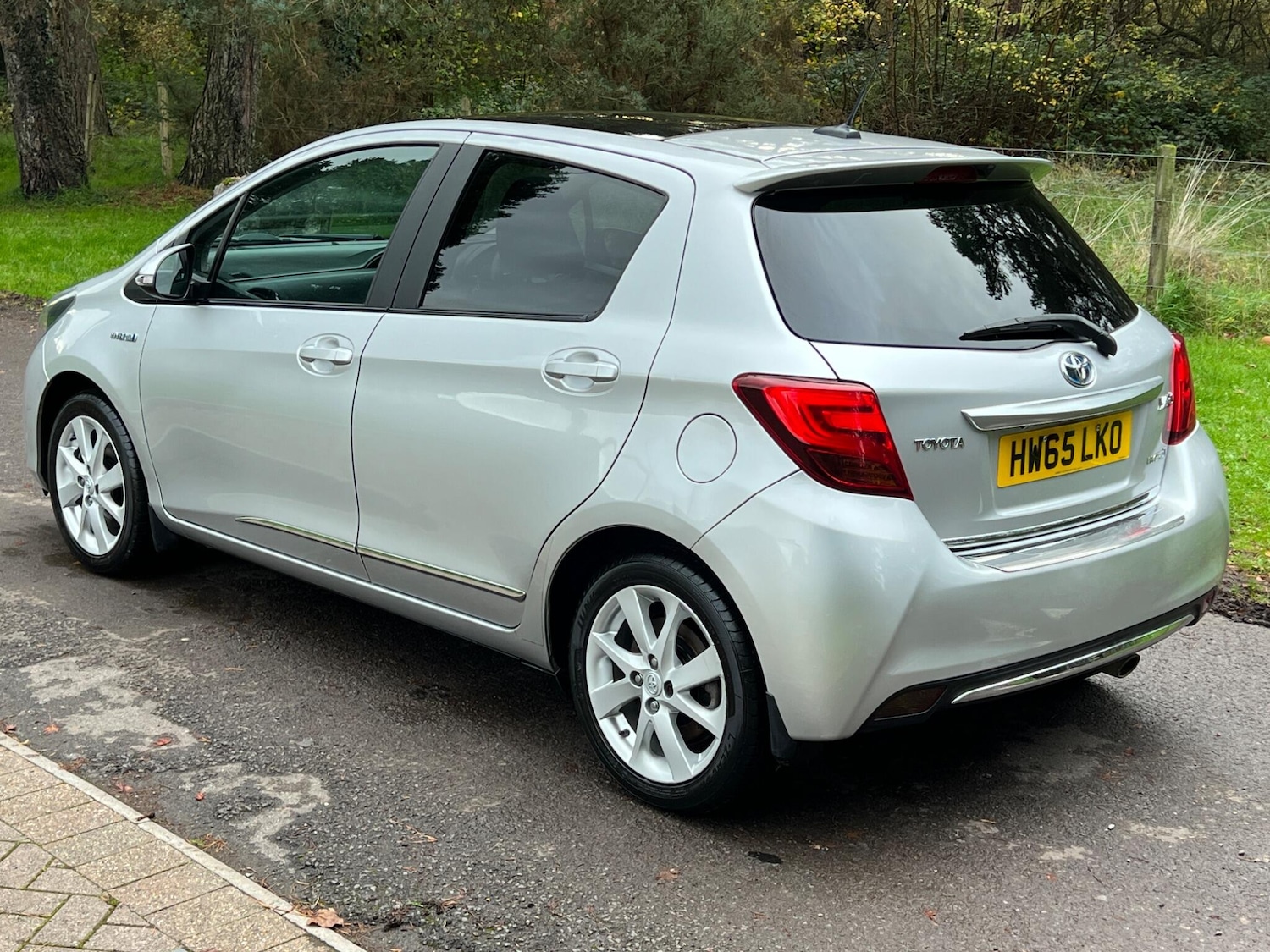 Used Toyota Yaris 2015 for sale - 76953923: Photo 59