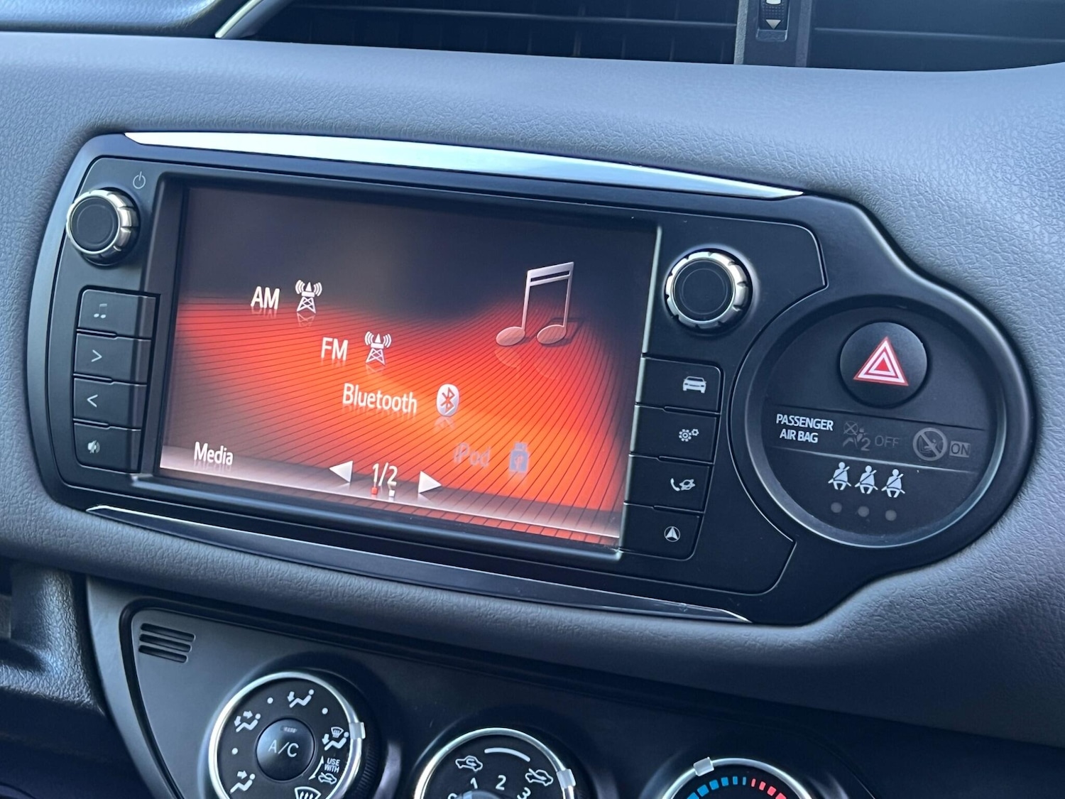 Used Toyota Yaris 2015 for sale - 77427673: Photo 3