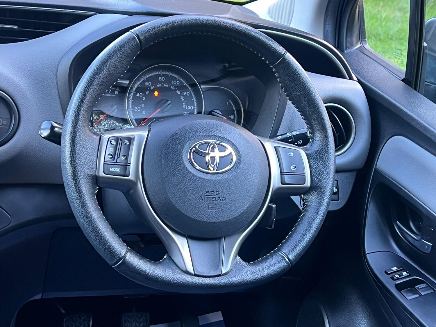 Used Toyota Yaris 2015 for sale - 77427673: Photo 33
