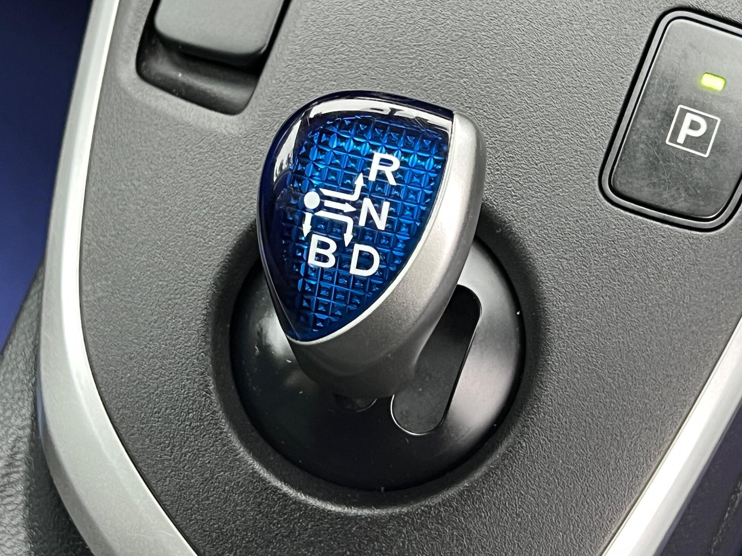 Used Toyota Auris 2013 for sale - 77632996: Photo 2