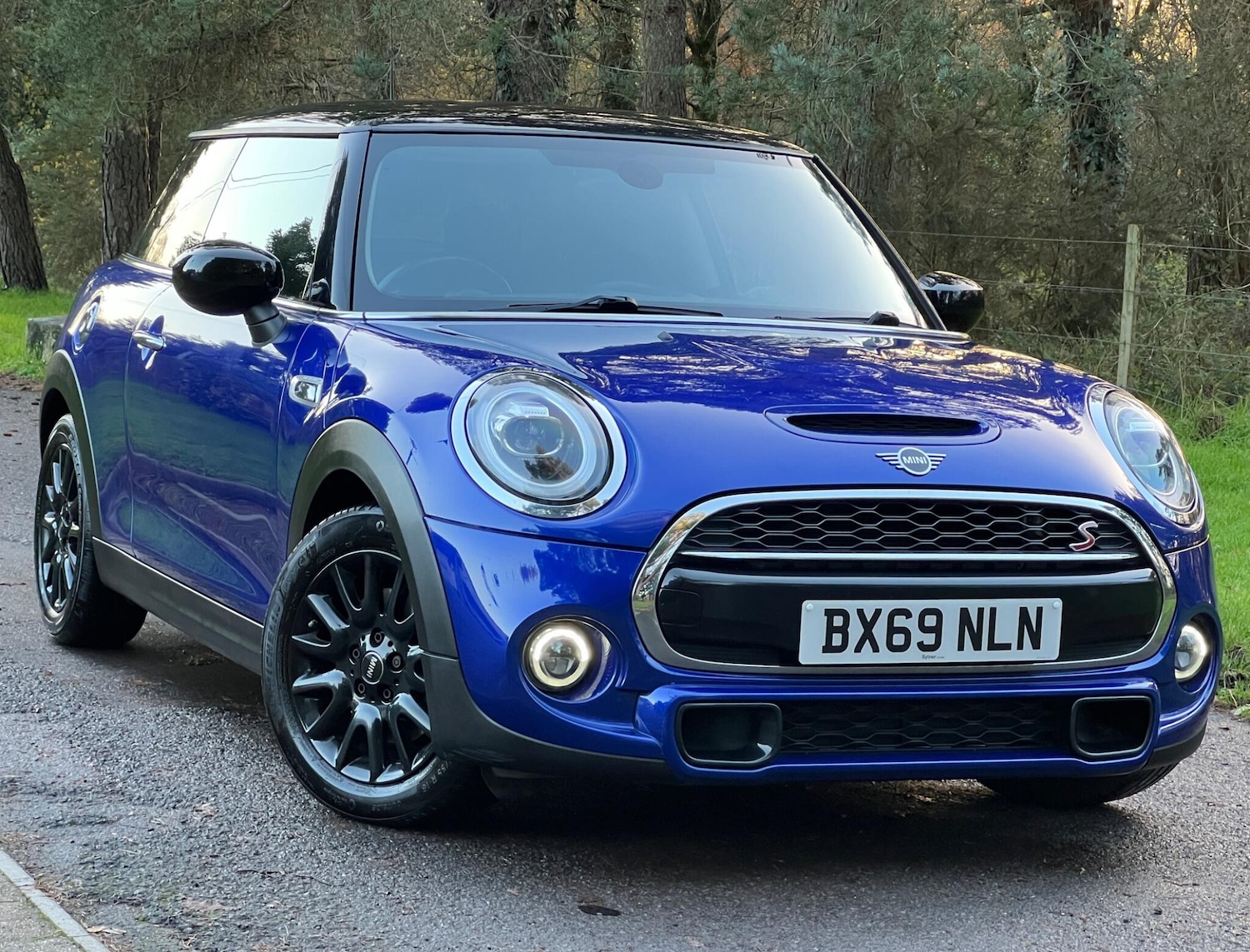 Used MINI Hatch 2019 for sale - 76953930: Photo 1