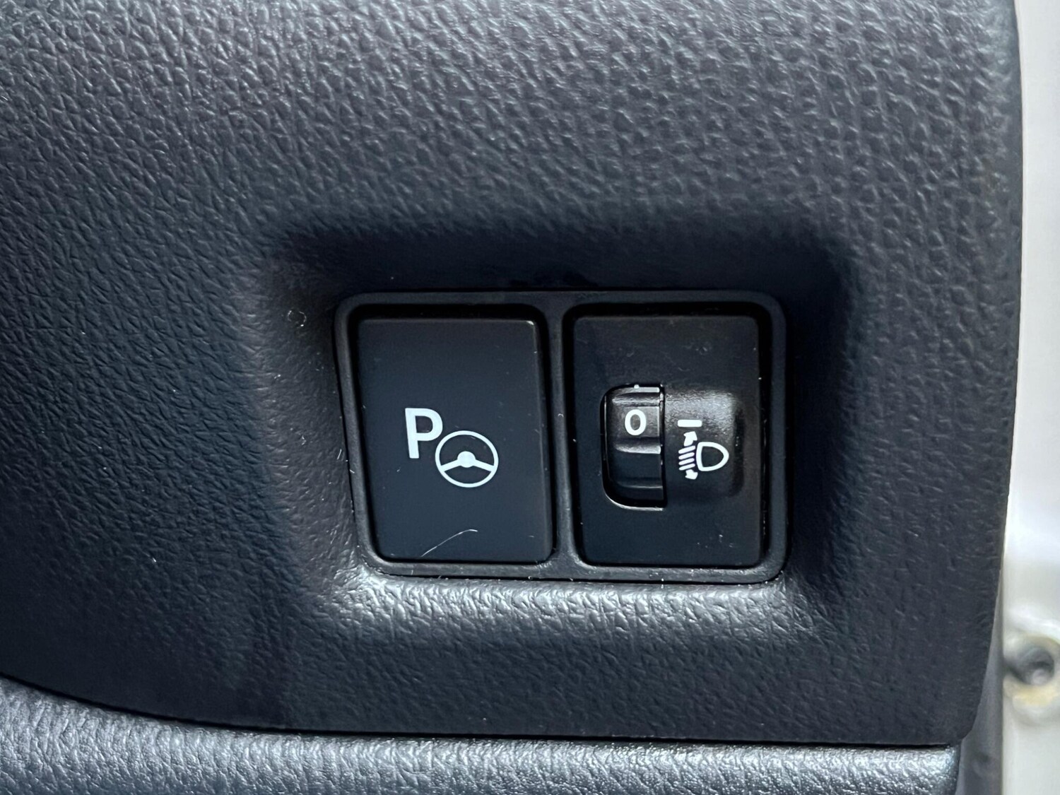 Used Toyota C-HR 2017 for sale - 77427696: Photo 41