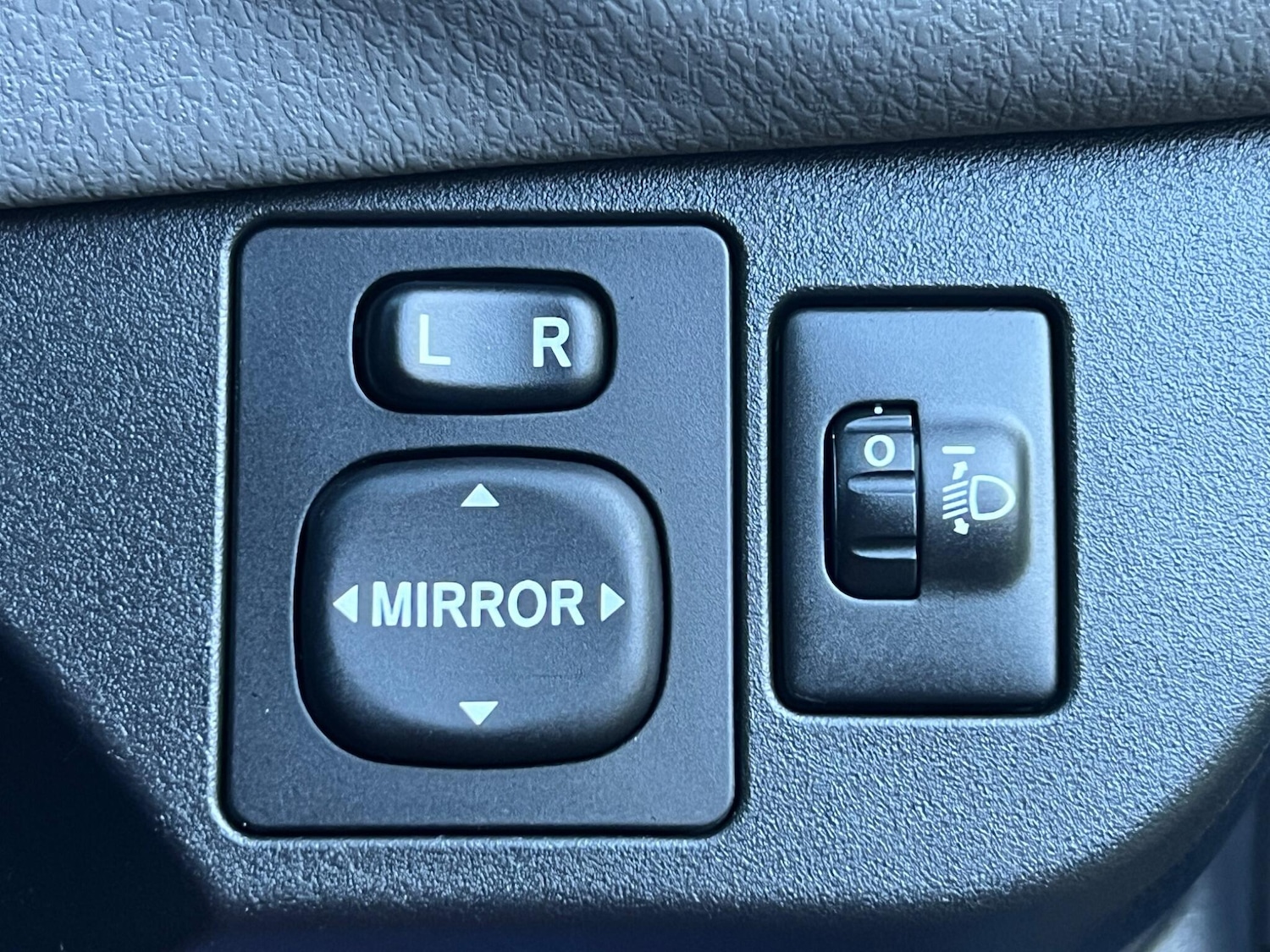 Used Toyota Yaris 2015 for sale - 76953945: Photo 28