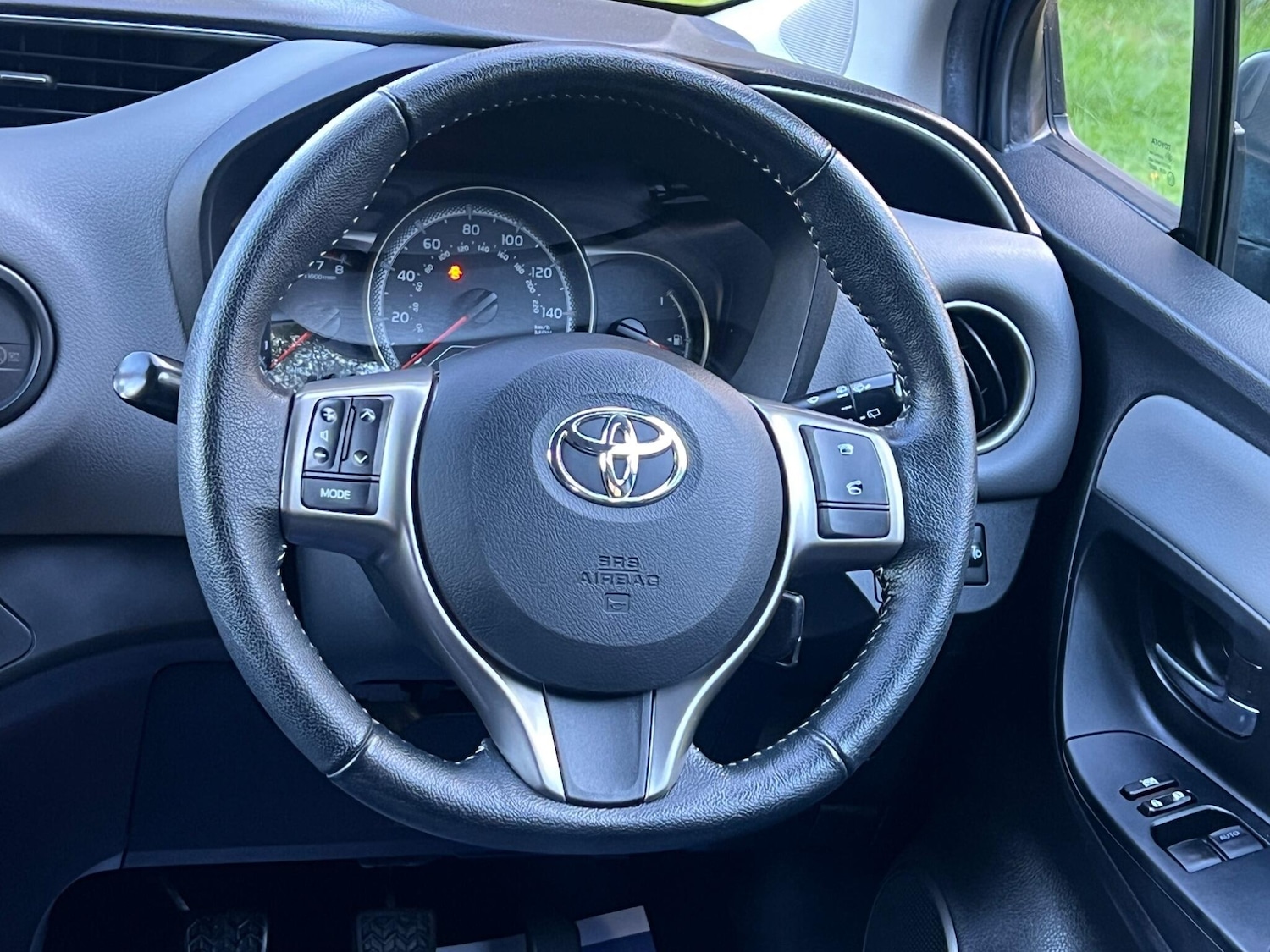 Used Toyota Yaris 2015 for sale - 76953945: Photo 33