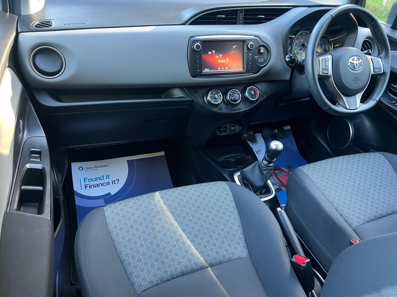 Used Toyota Yaris 2015 for sale - 76953945: Photo 36