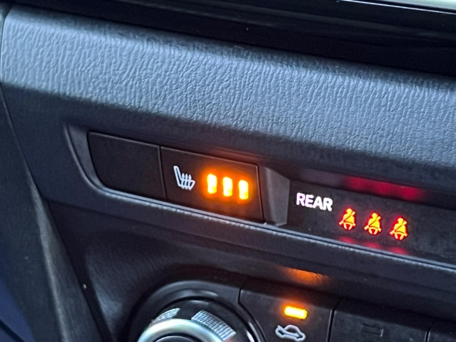 Used Mazda Mazda3 2014 for sale - 77440960: Photo 3