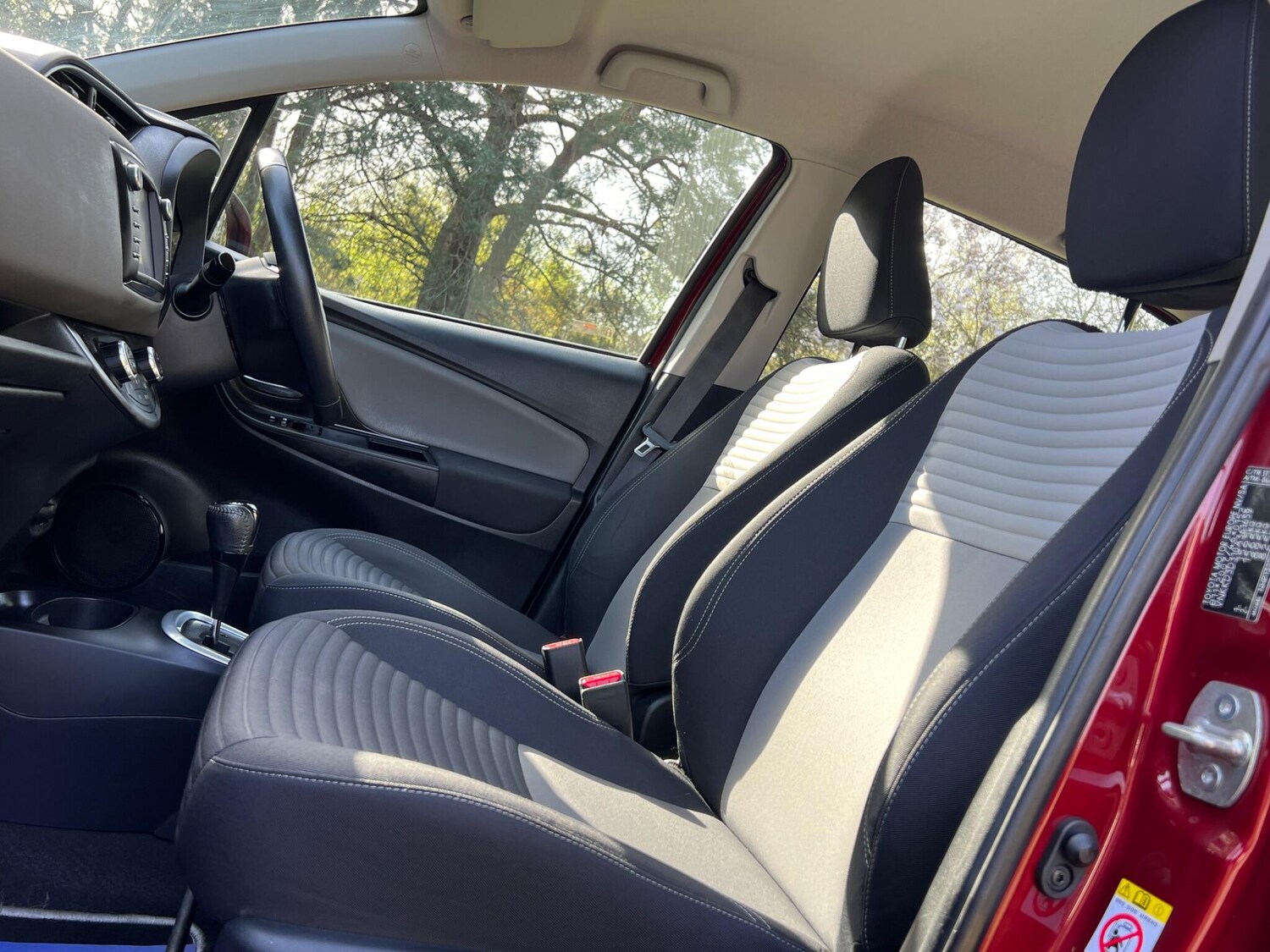 Used Toyota Yaris 2017 for sale - 78170192: Photo 48