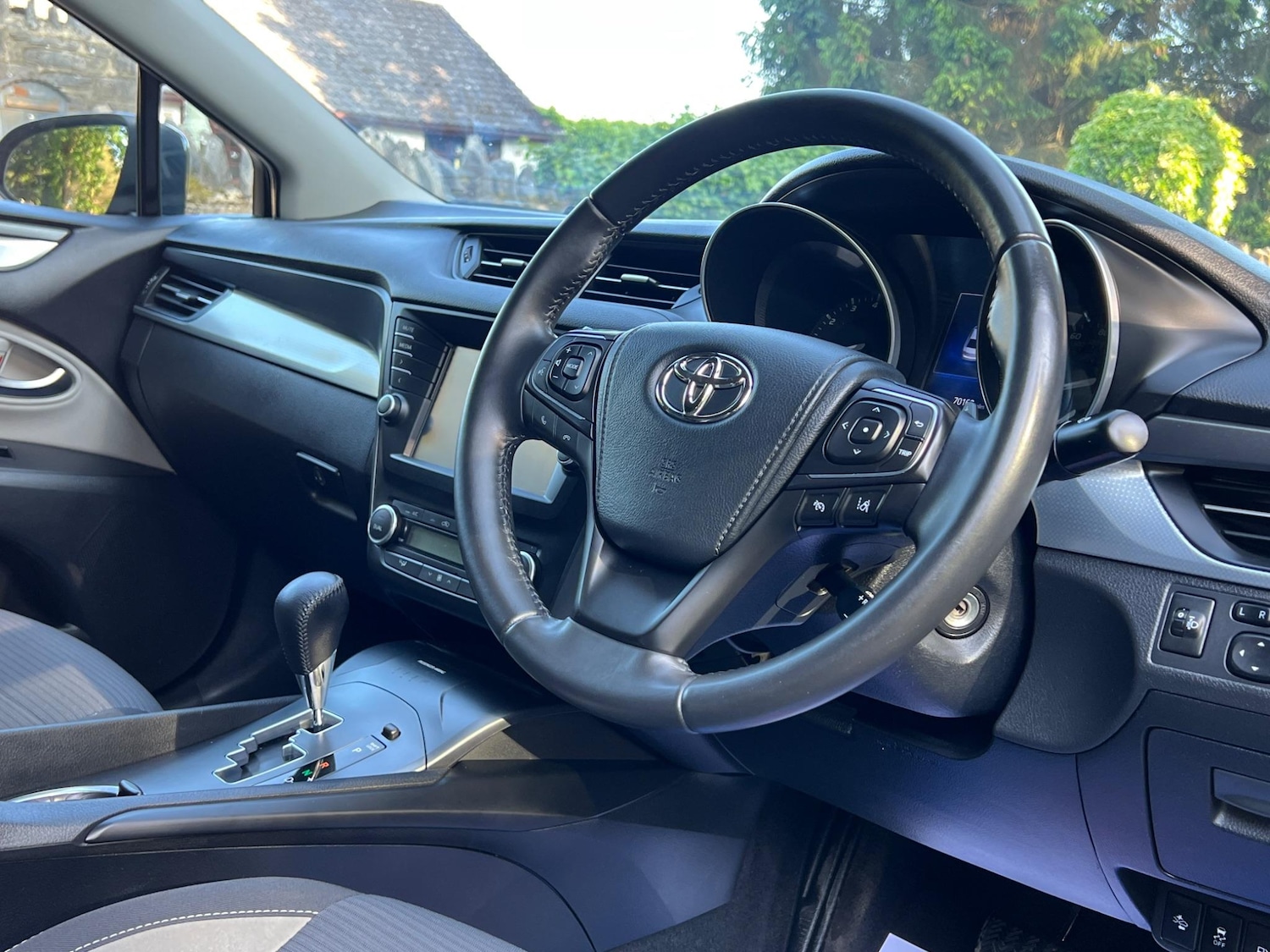 Used Toyota Avensis 2015 for sale - 76953296: Photo 37