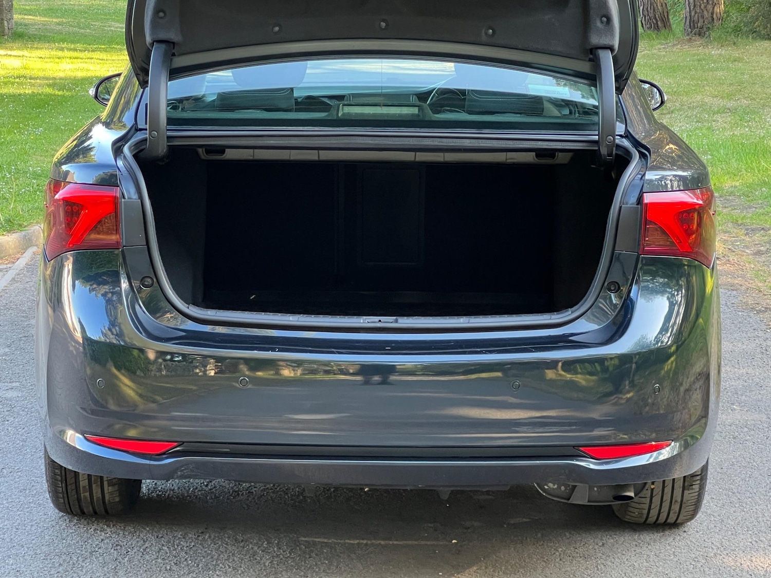 Used Toyota Avensis 2015 for sale - 76953296: Photo 57