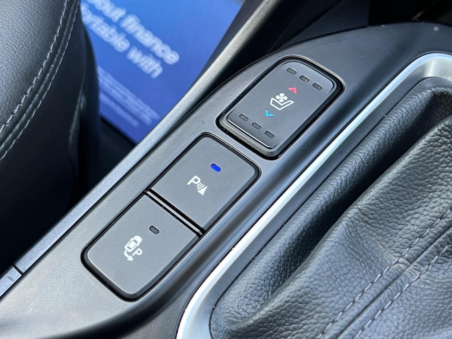 Used Hyundai Santa Fe 2016 for sale - 76953940: Photo 24