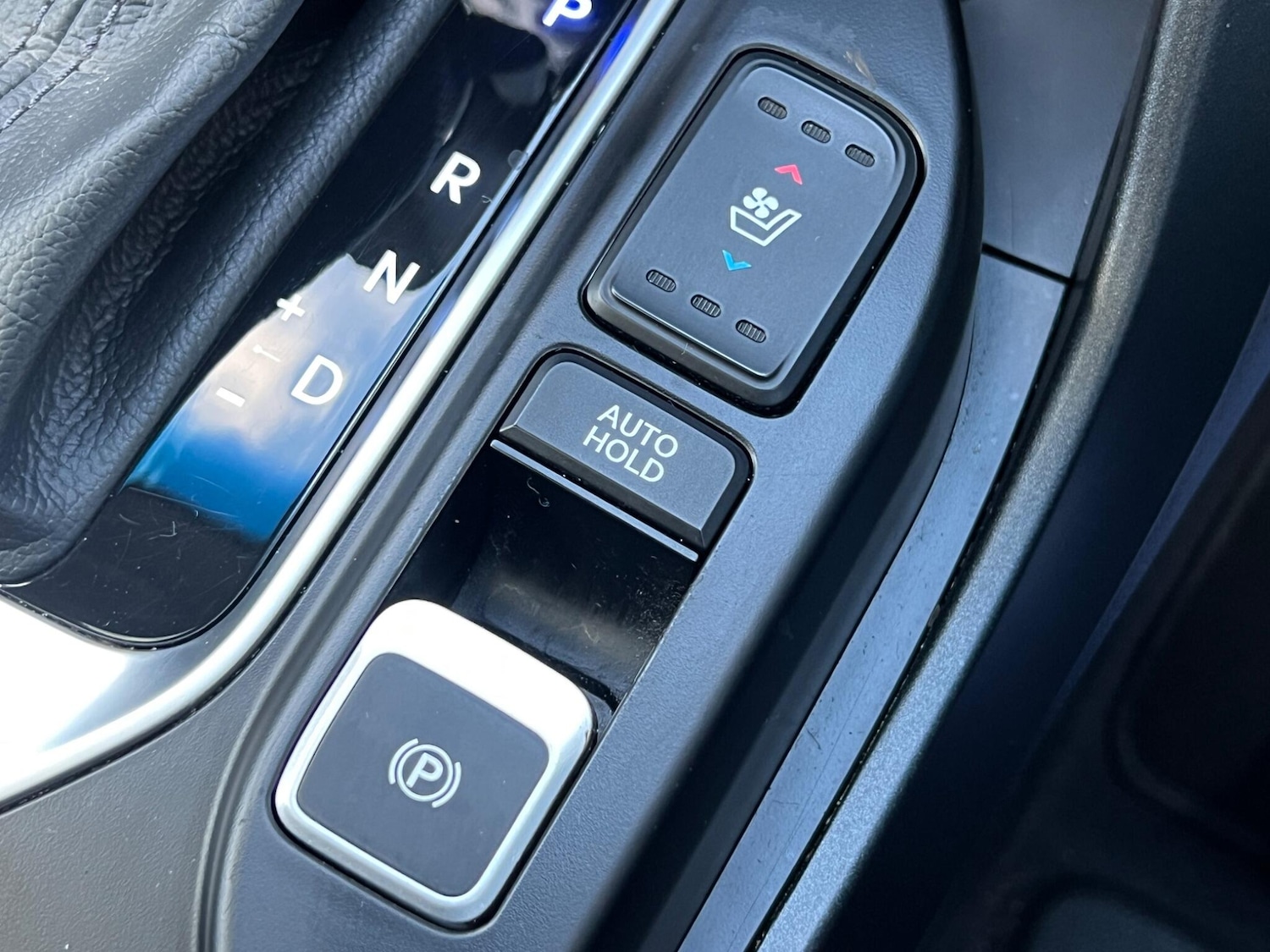 Used Hyundai Santa Fe 2016 for sale - 76953940: Photo 25