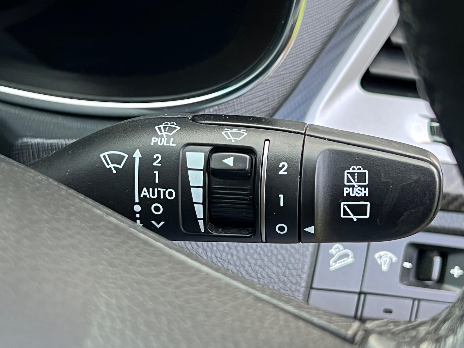 Used Hyundai Santa Fe 2016 for sale - 76953940: Photo 31