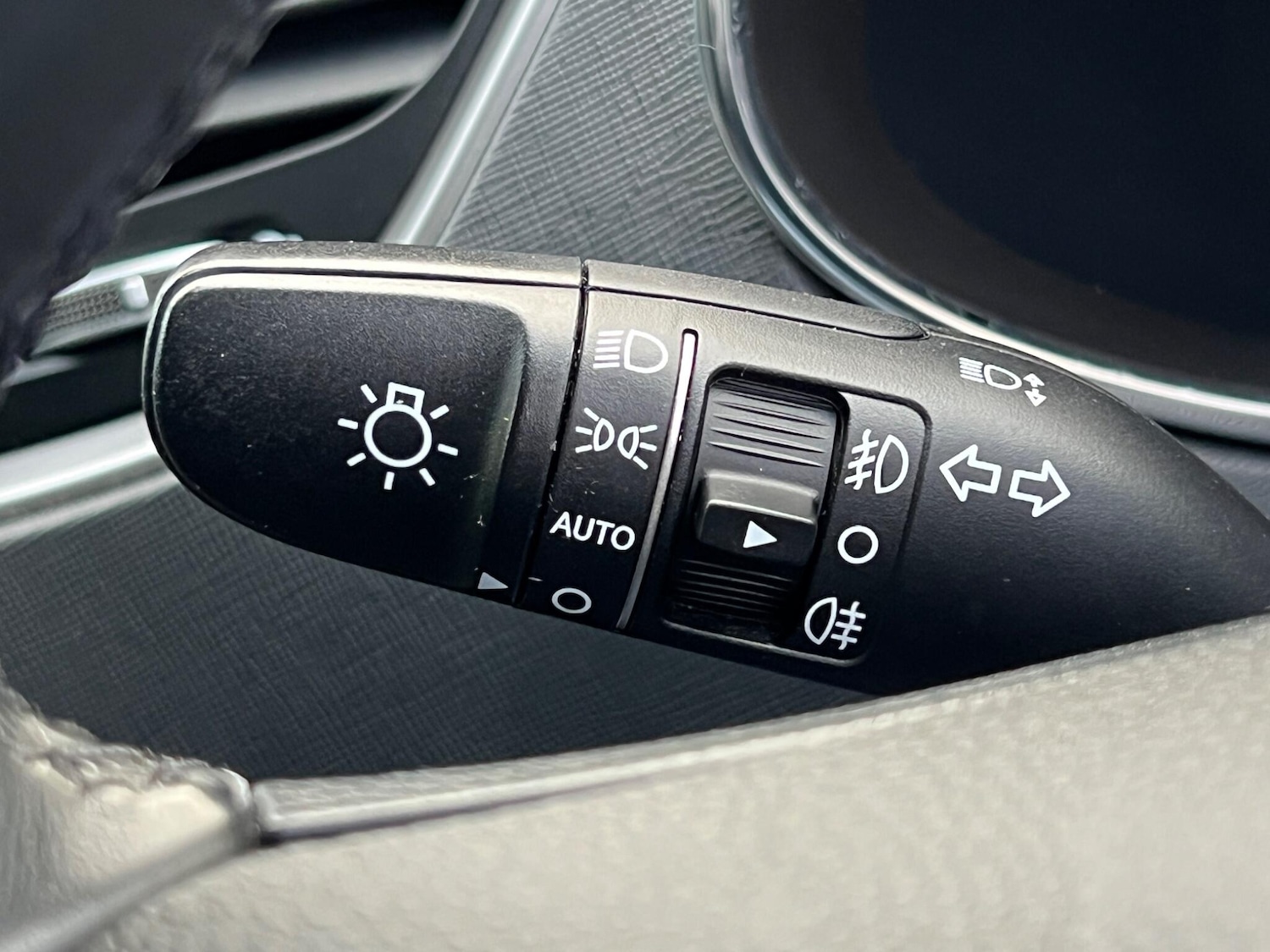 Used Hyundai Santa Fe 2016 for sale - 76953940: Photo 32