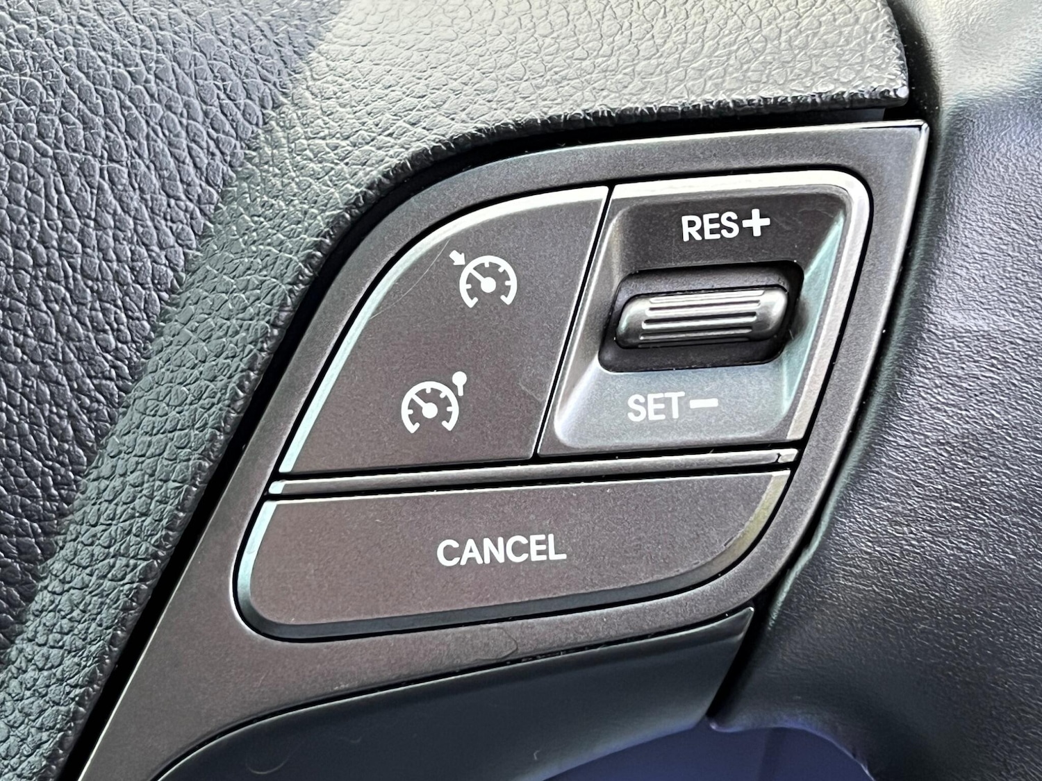 Used Hyundai Santa Fe 2016 for sale - 76953940: Photo 35