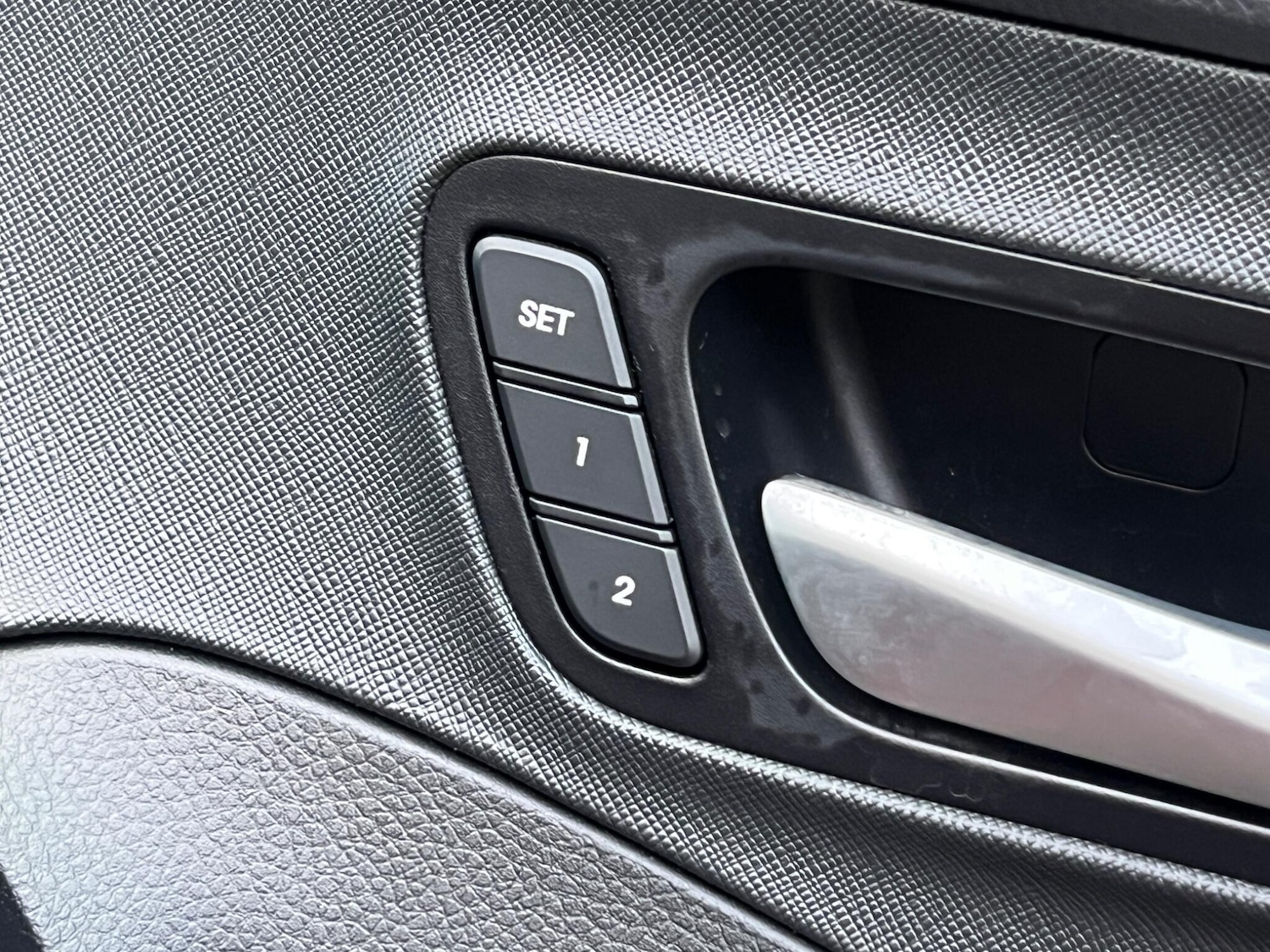 Used Hyundai Santa Fe 2016 for sale - 76953940: Photo 38