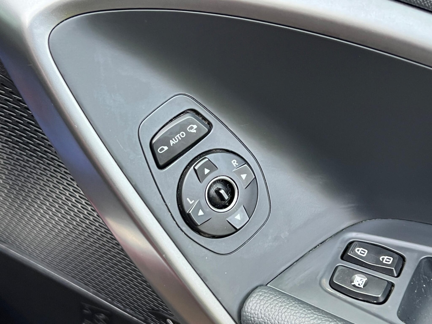 Used Hyundai Santa Fe 2016 for sale - 76953940: Photo 39