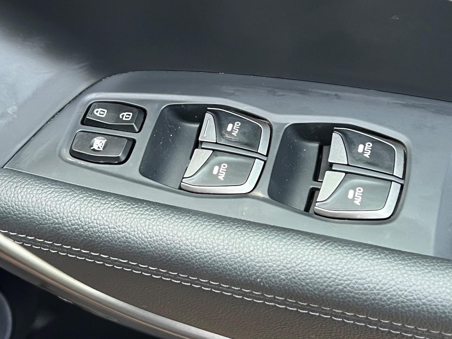 Used Hyundai Santa Fe 2016 for sale - 76953940: Photo 40