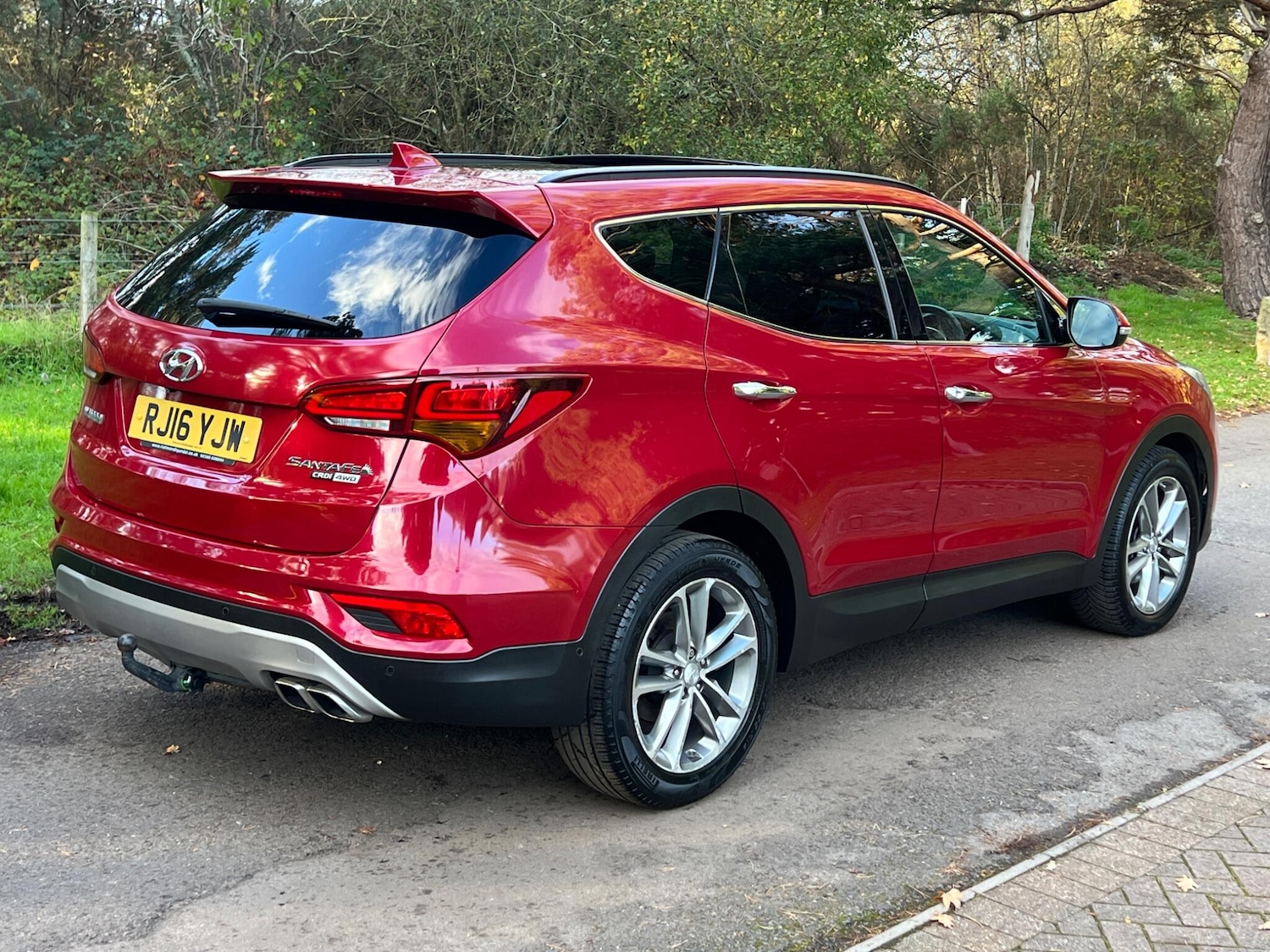 Used Hyundai Santa Fe 2016 for sale - 76953940: Photo 5