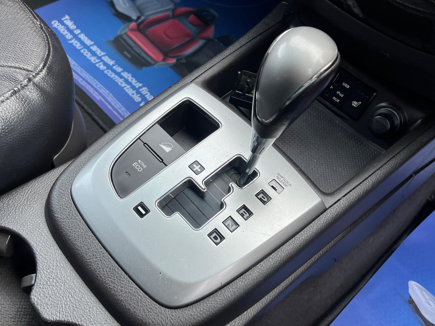 Used Hyundai Santa Fe 2012 for sale - 77020924: Photo 2