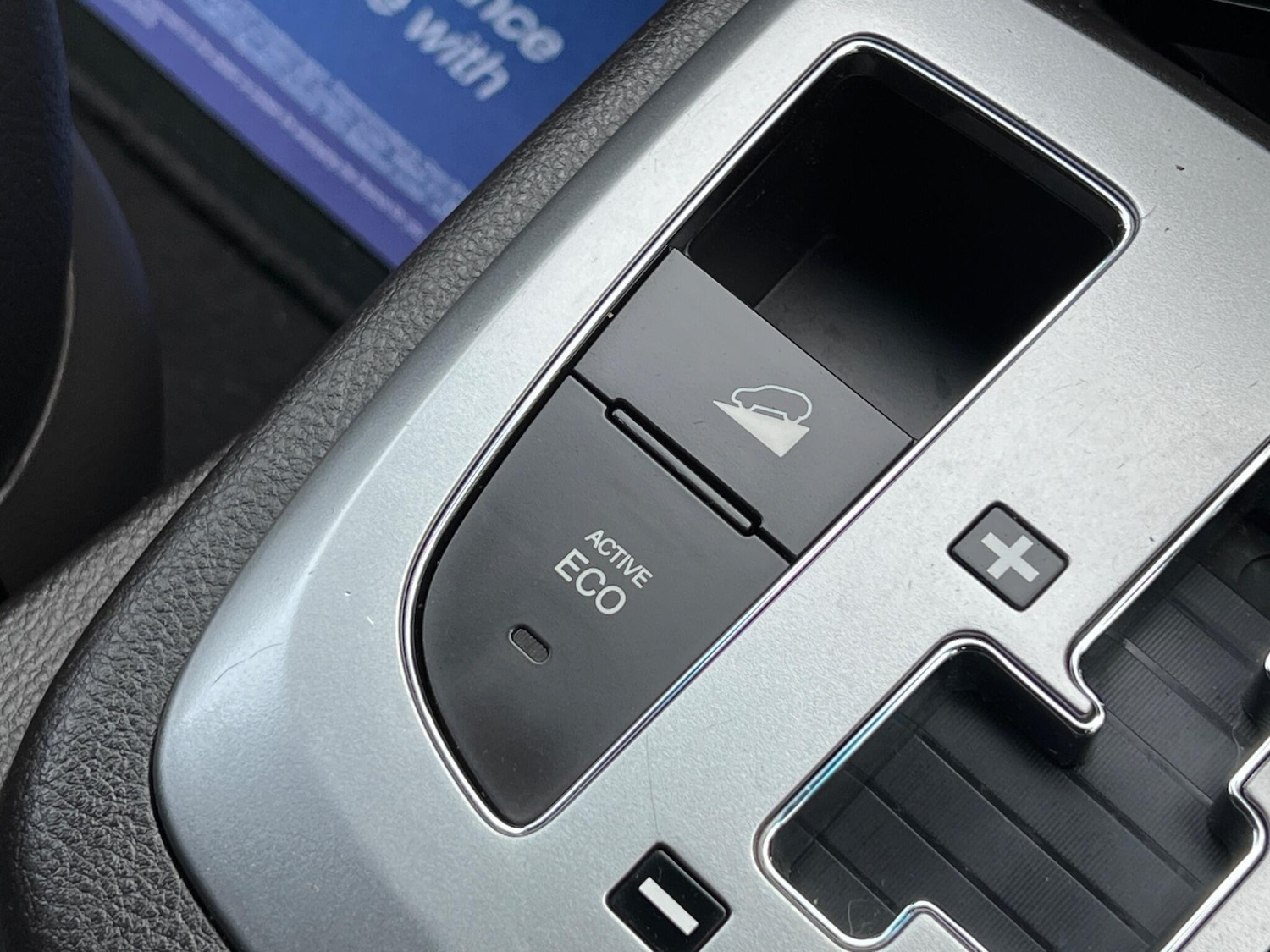 Used Hyundai Santa Fe 2012 for sale - 77020924: Photo 24