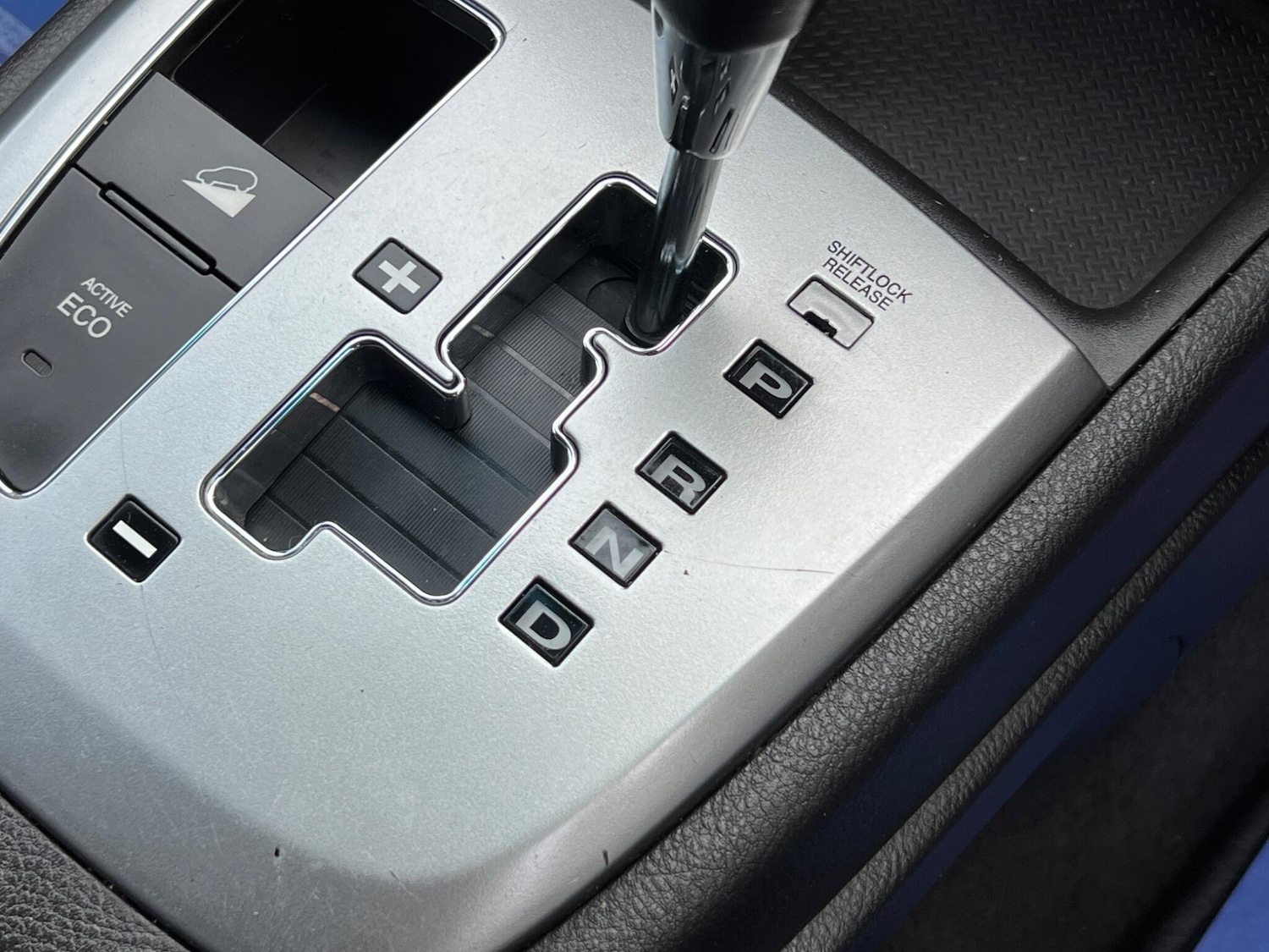 Used Hyundai Santa Fe 2012 for sale - 77020924: Photo 25