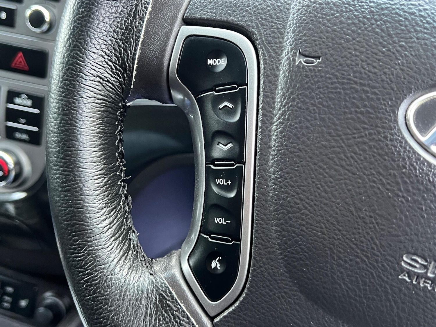 Used Hyundai Santa Fe 2012 for sale - 77020924: Photo 29