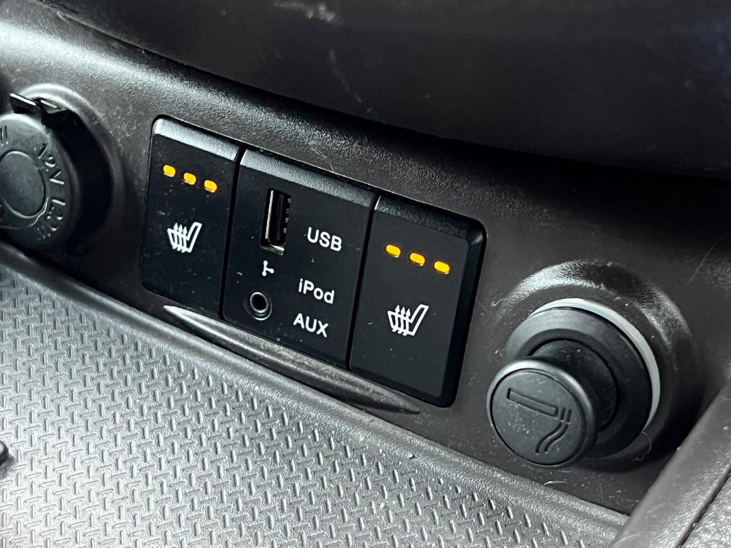 Used Hyundai Santa Fe 2012 for sale - 77020924: Photo 3