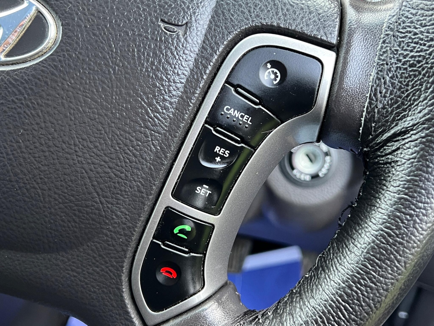 Used Hyundai Santa Fe 2012 for sale - 77020924: Photo 30