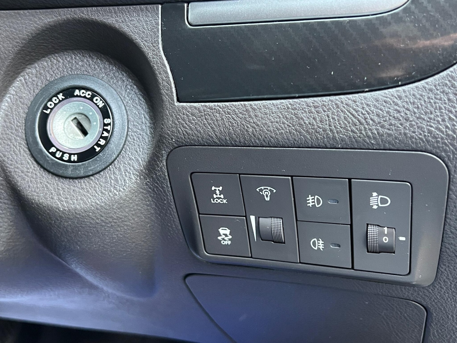 Used Hyundai Santa Fe 2012 for sale - 77020924: Photo 31