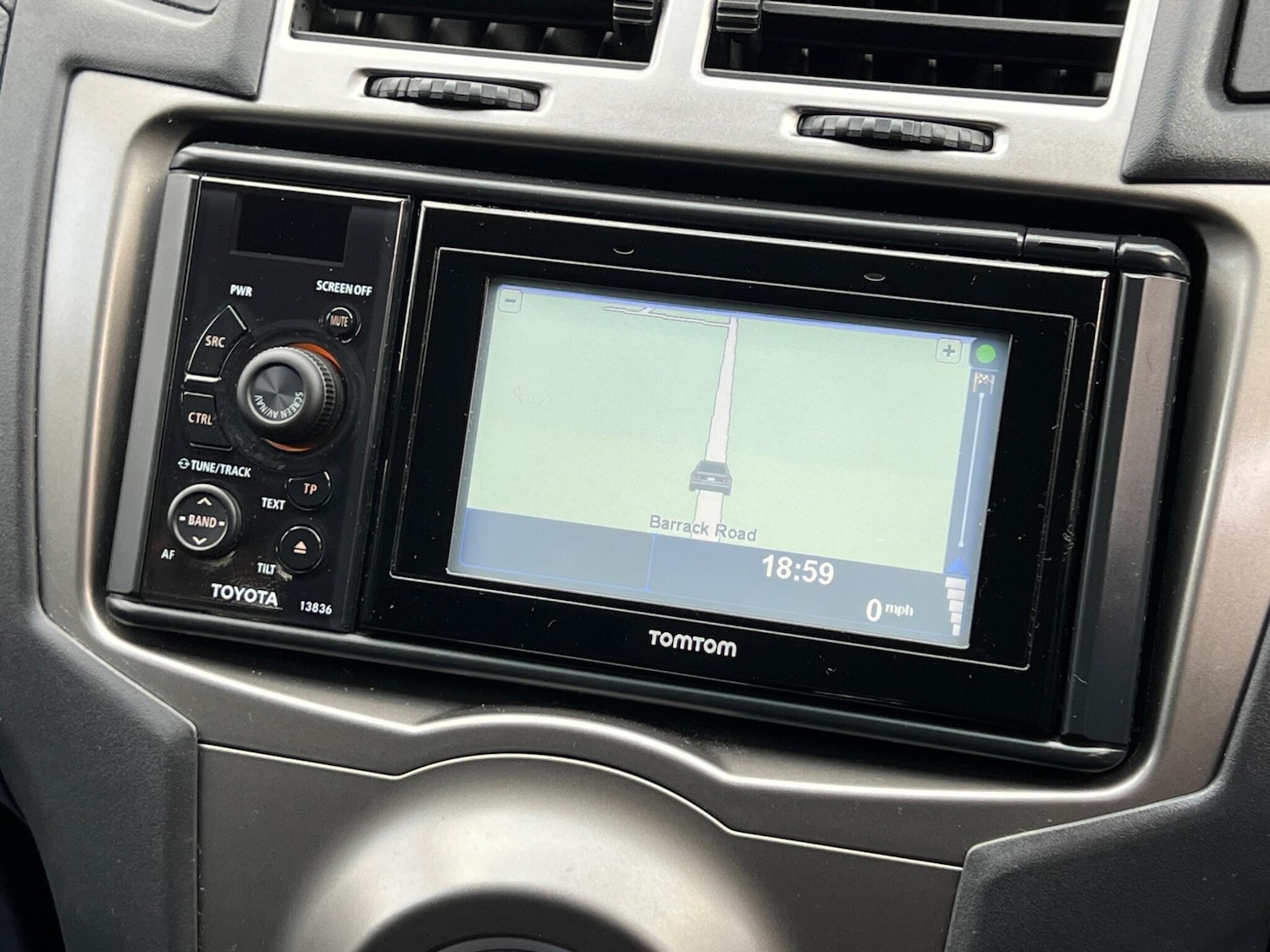 Used Toyota Yaris 2011 for sale - 76953948: Photo 2