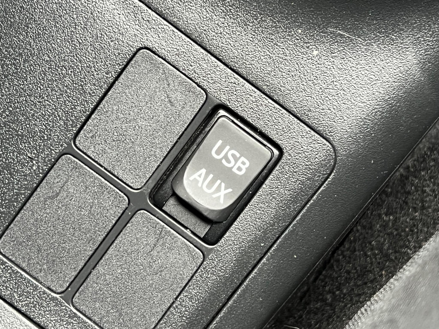 Used Toyota Yaris 2011 for sale - 76953948: Photo 24