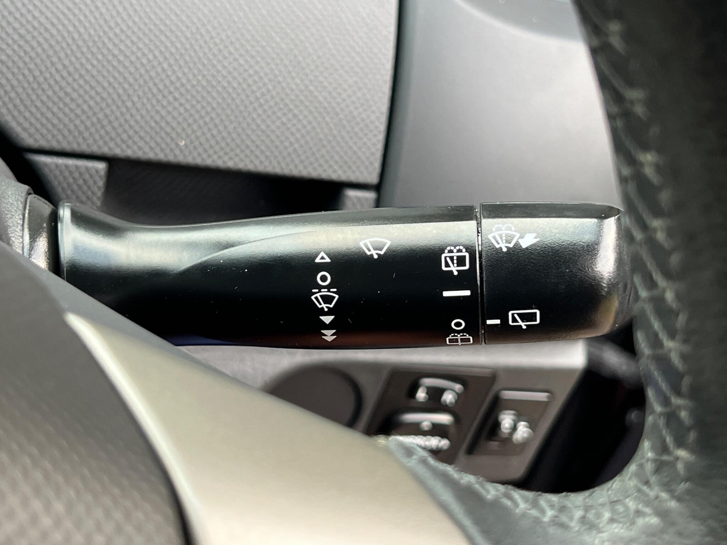 Used Toyota Yaris 2011 for sale - 76953948: Photo 28