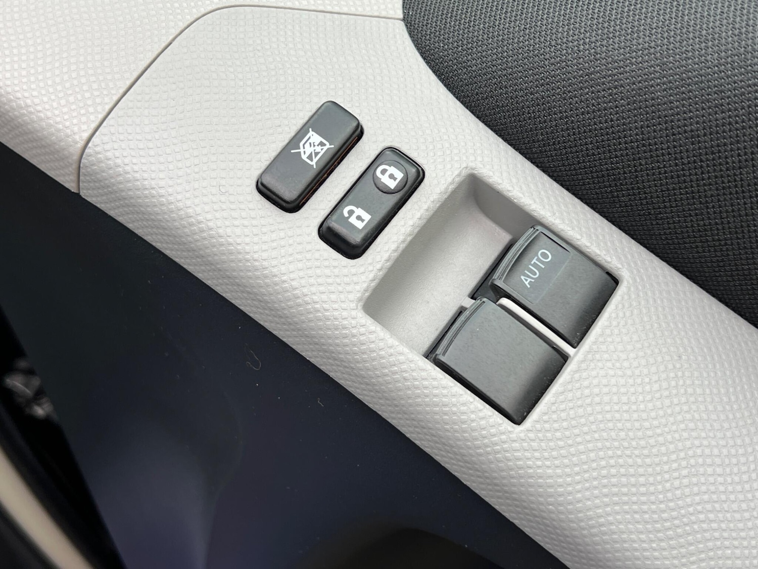 Used Toyota Yaris 2011 for sale - 76953948: Photo 30