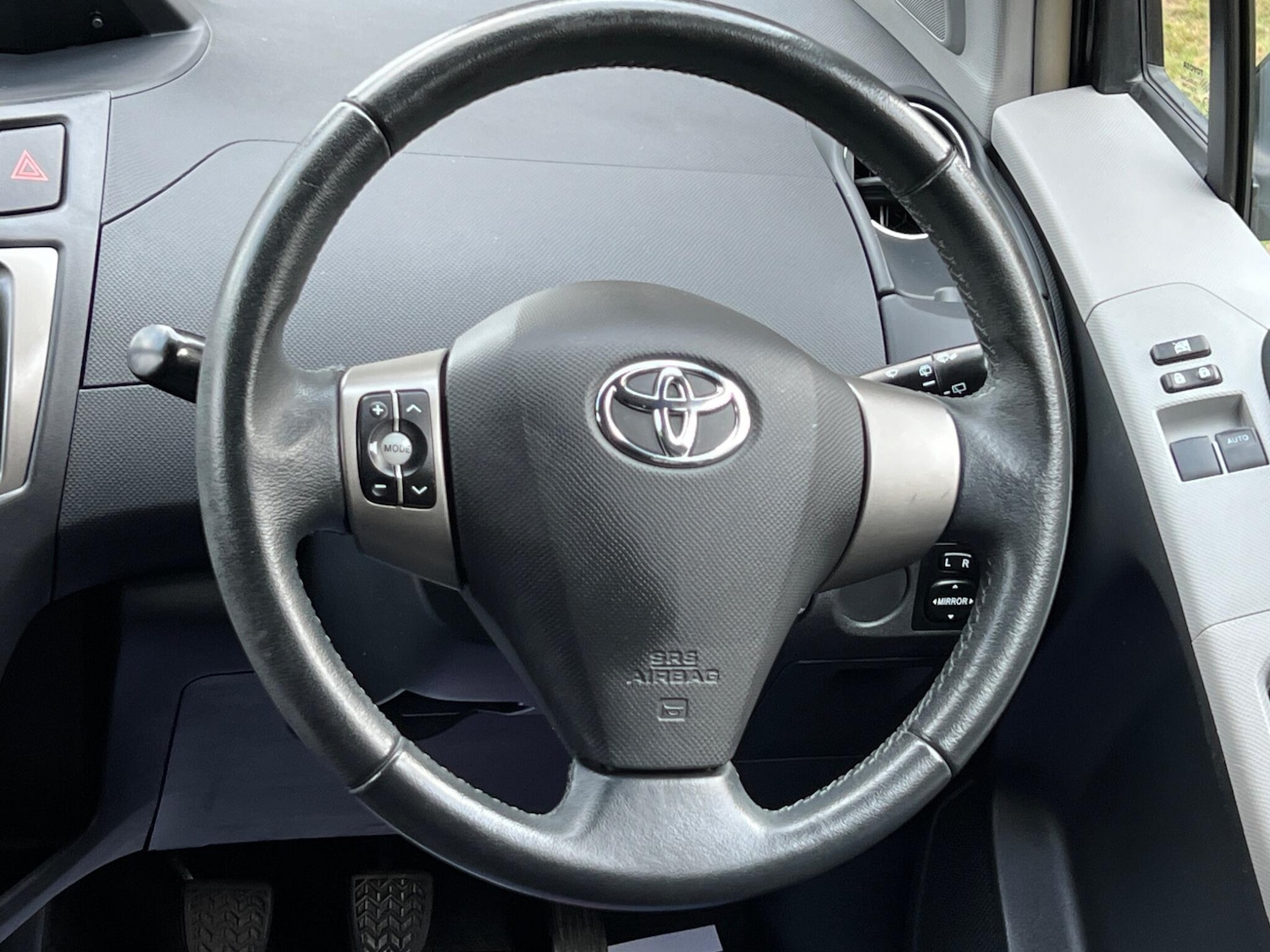 Used Toyota Yaris 2011 for sale - 76953948: Photo 33