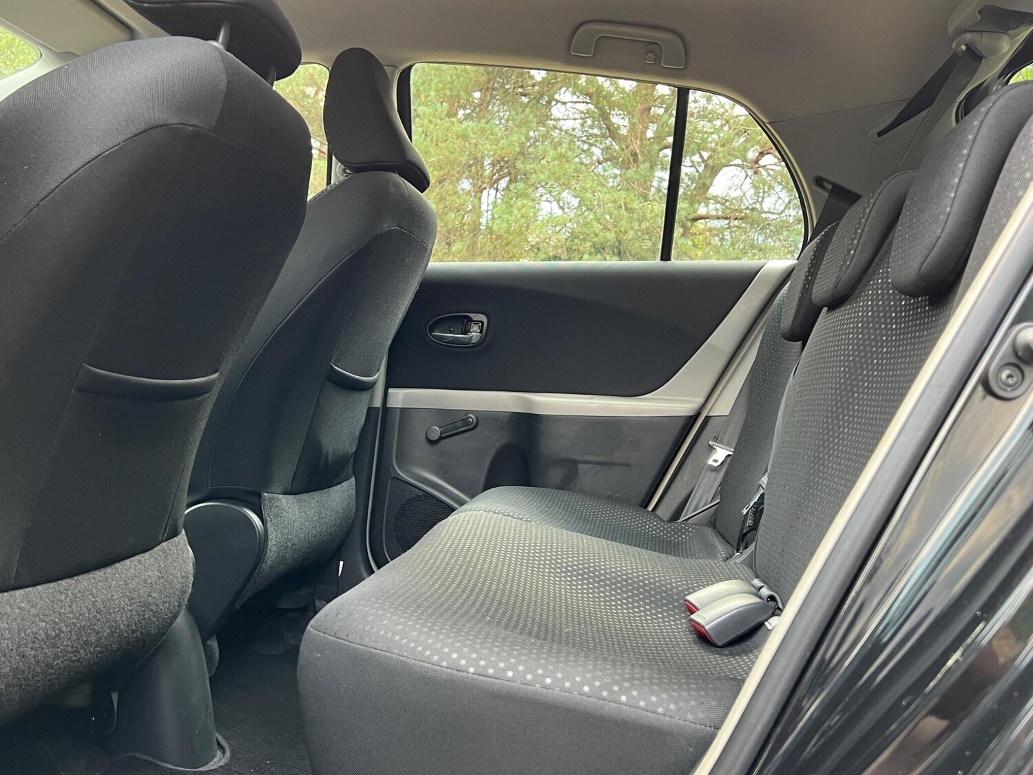 Used Toyota Yaris 2011 for sale - 76953948: Photo 37