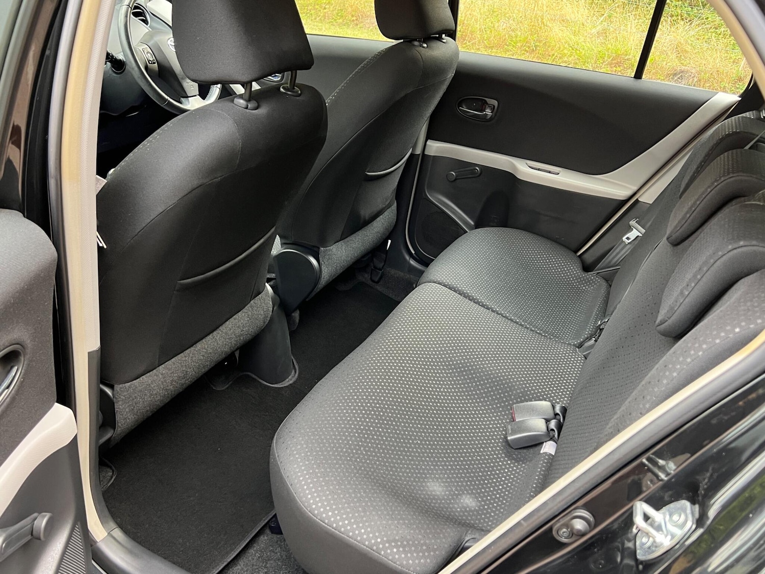 Used Toyota Yaris 2011 for sale - 76953948: Photo 38