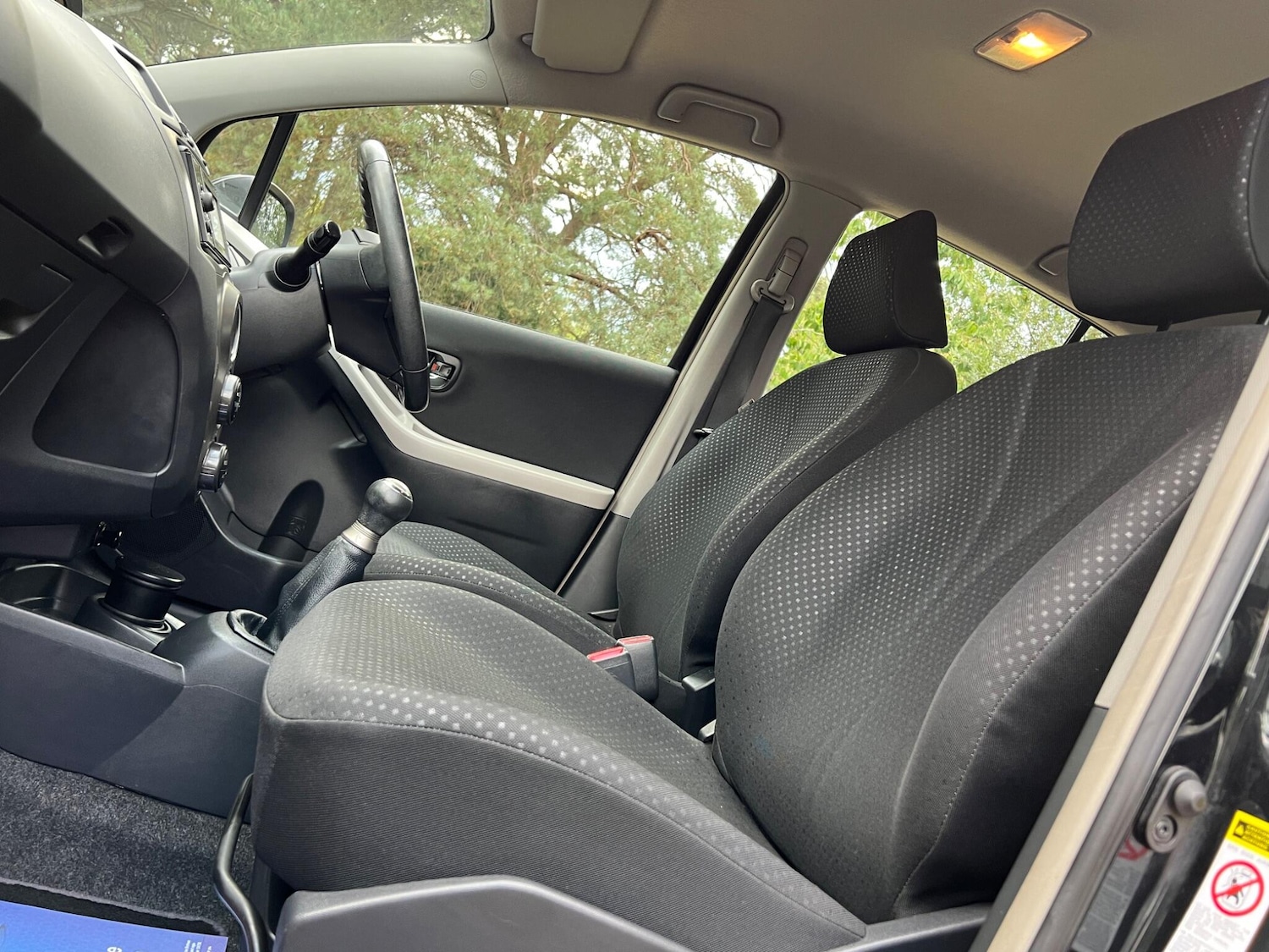 Used Toyota Yaris 2011 for sale - 76953948: Photo 40